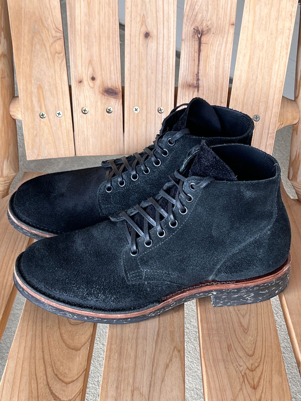 Photo by steverinde on March 28, 2025 of the Viberg Boondocker in Seidel Black Oil Tan Roughout.