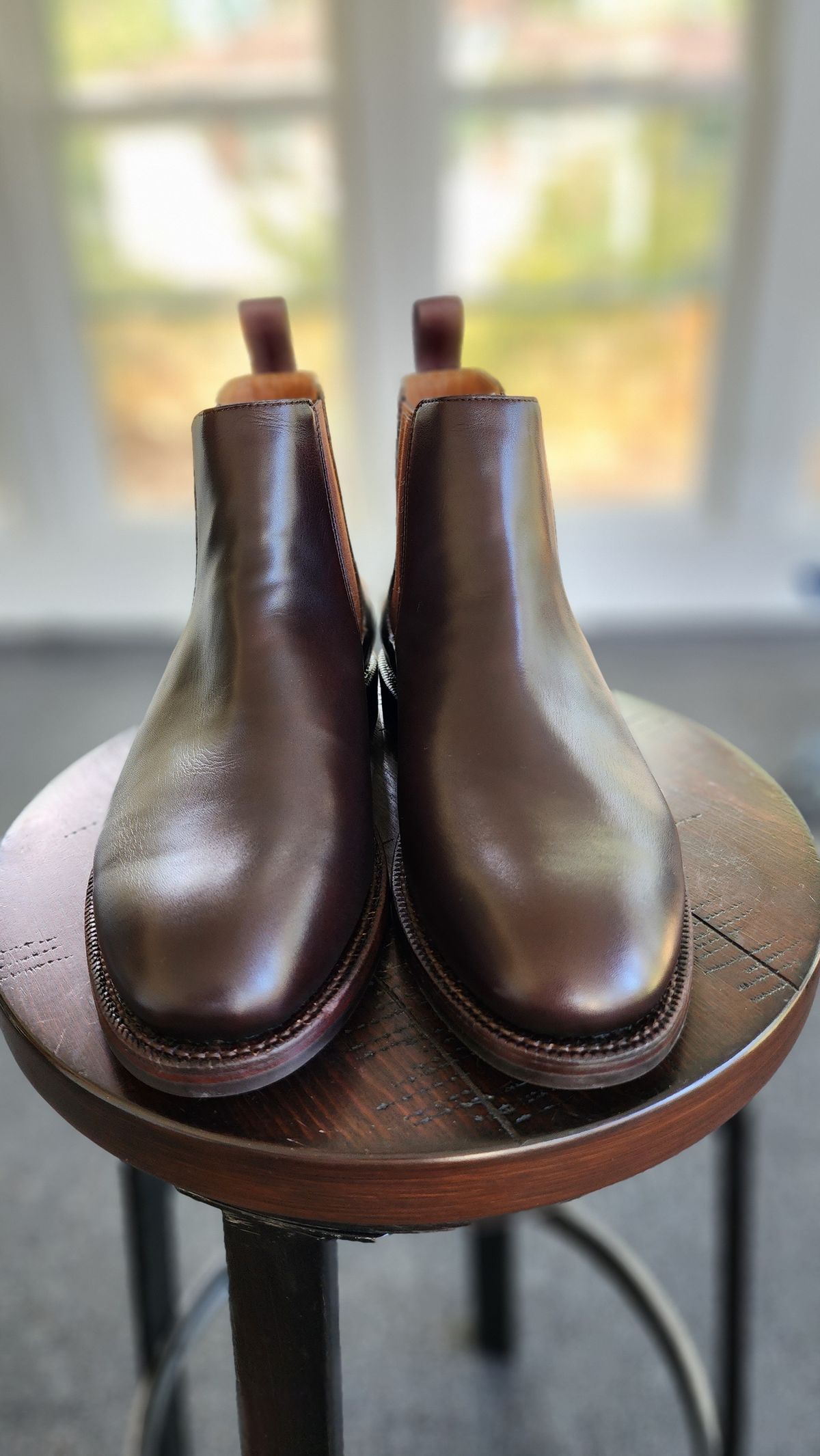 Photo by Rafy99 on October 11, 2023 of the Grant Stone Chelsea Boot in Chocolate Calf.