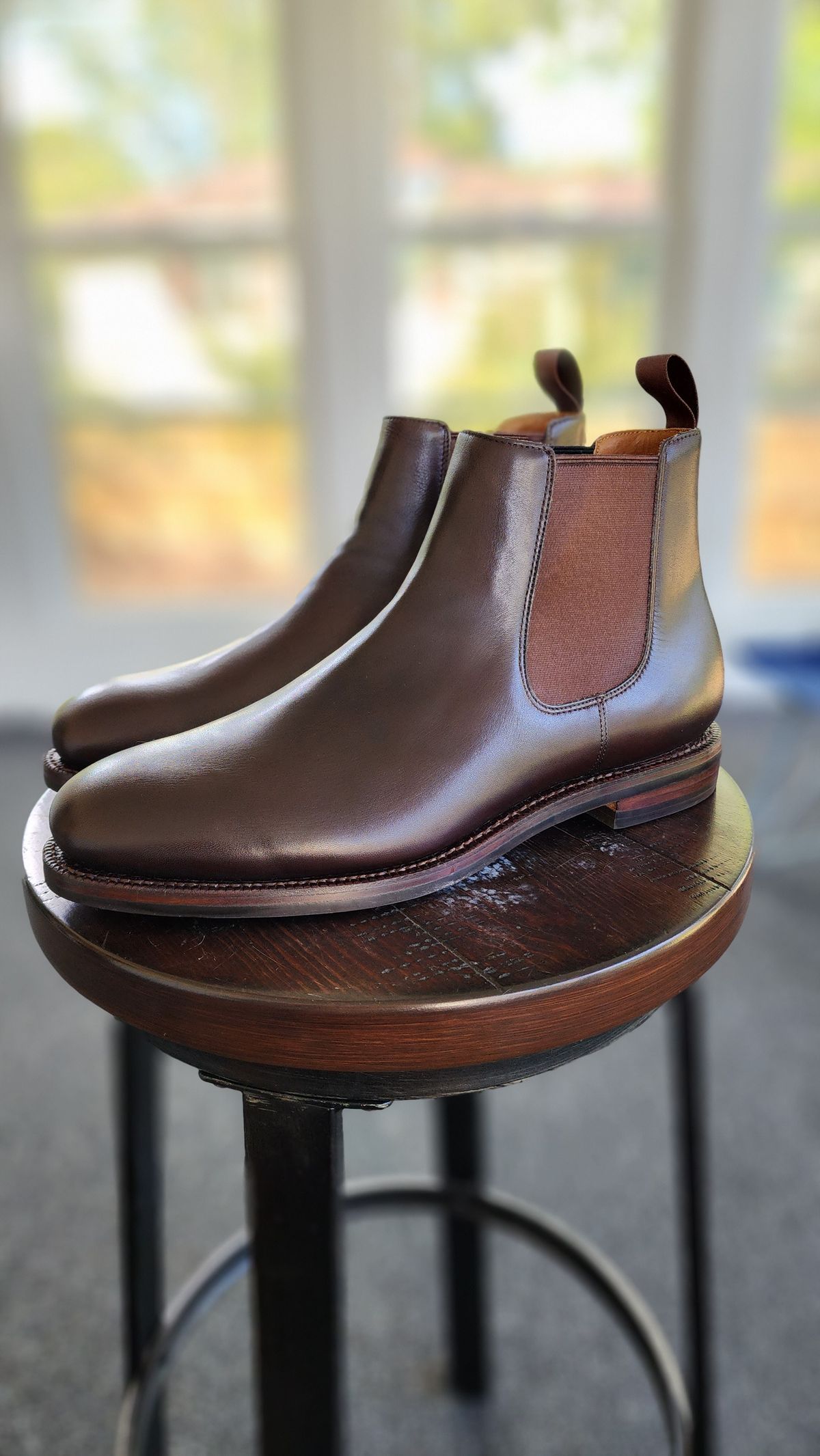 Photo by Rafy99 on October 11, 2023 of the Grant Stone Chelsea Boot in Chocolate Calf.