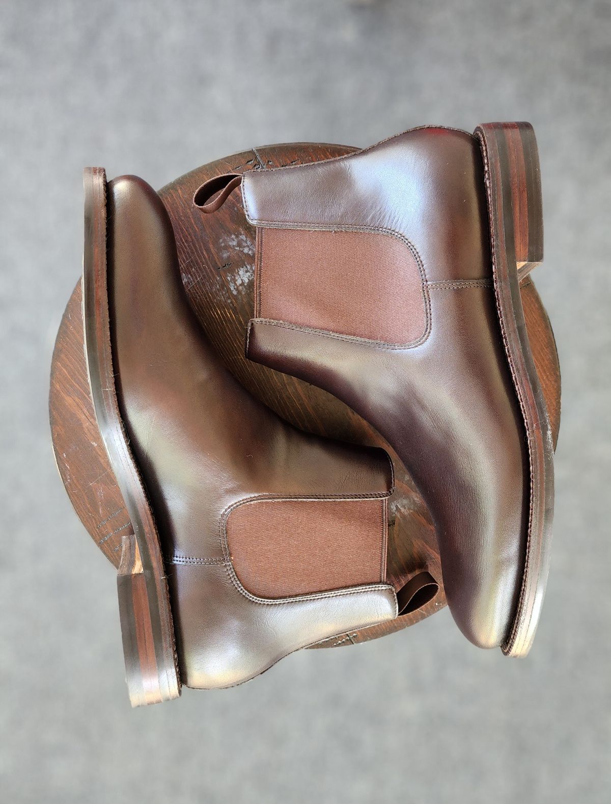 Photo by Rafy99 on October 11, 2023 of the Grant Stone Chelsea Boot in Chocolate Calf.