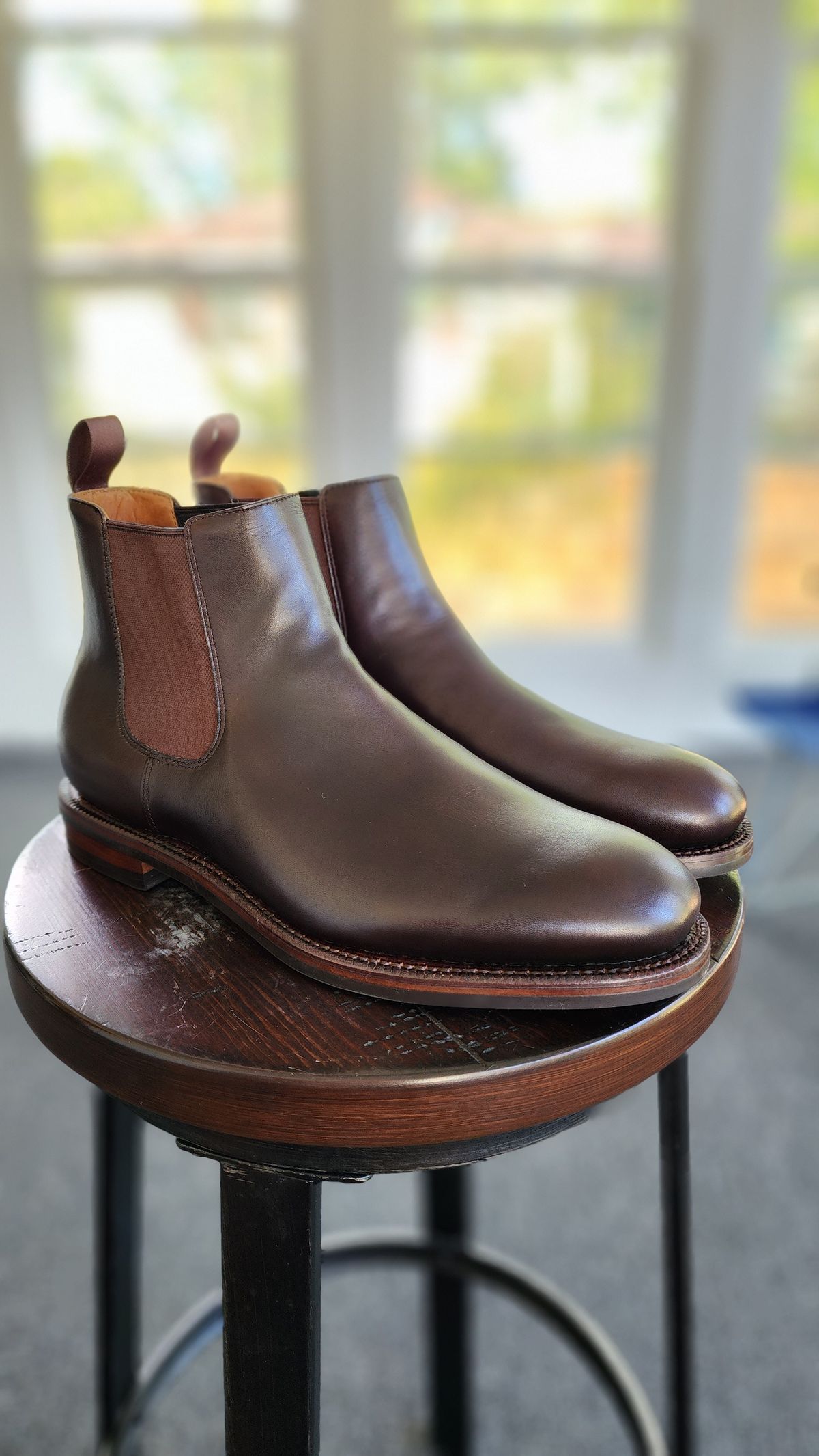 Photo by Rafy99 on October 11, 2023 of the Grant Stone Chelsea Boot in Chocolate Calf.