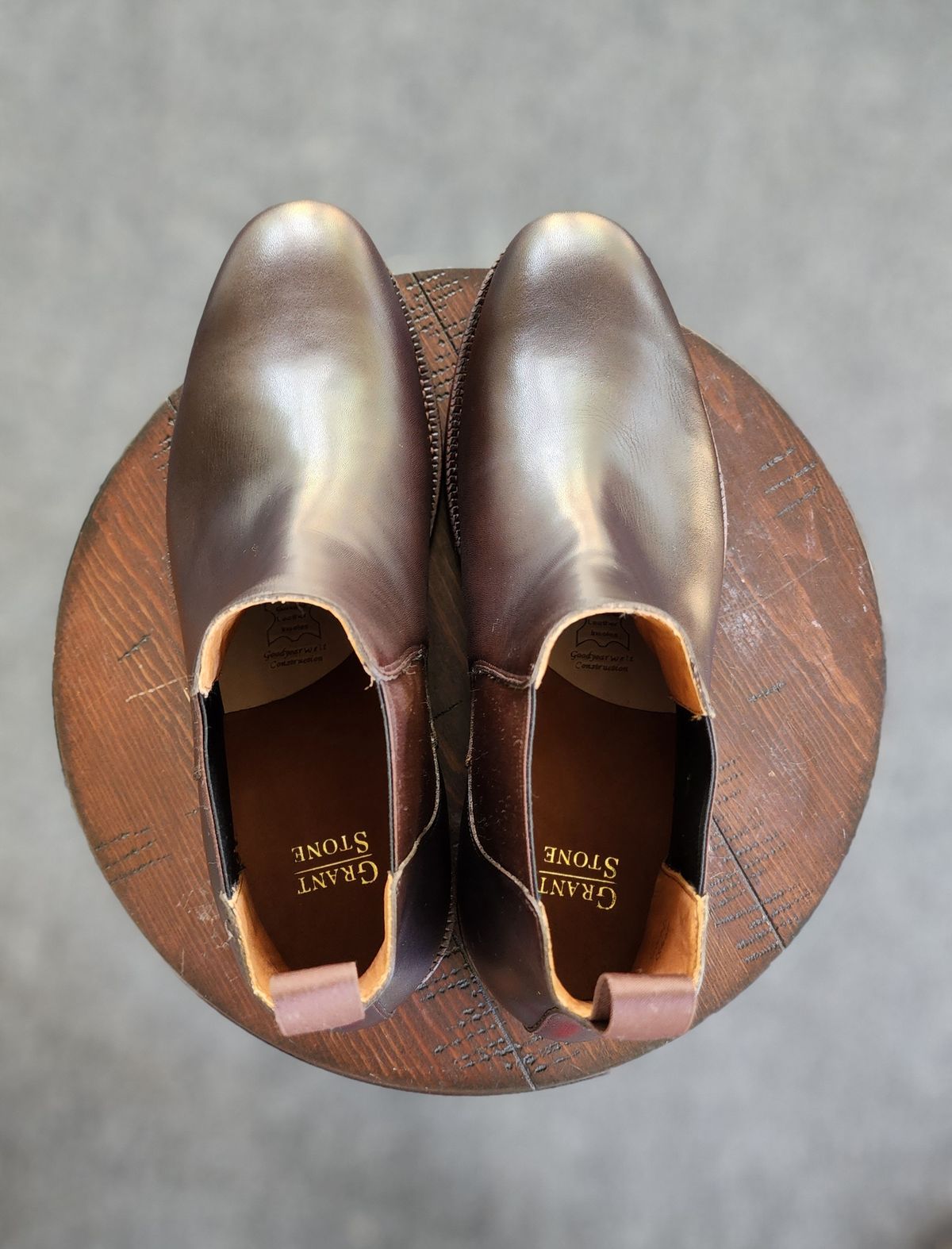 Photo by Rafy99 on October 11, 2023 of the Grant Stone Chelsea Boot in Chocolate Calf.