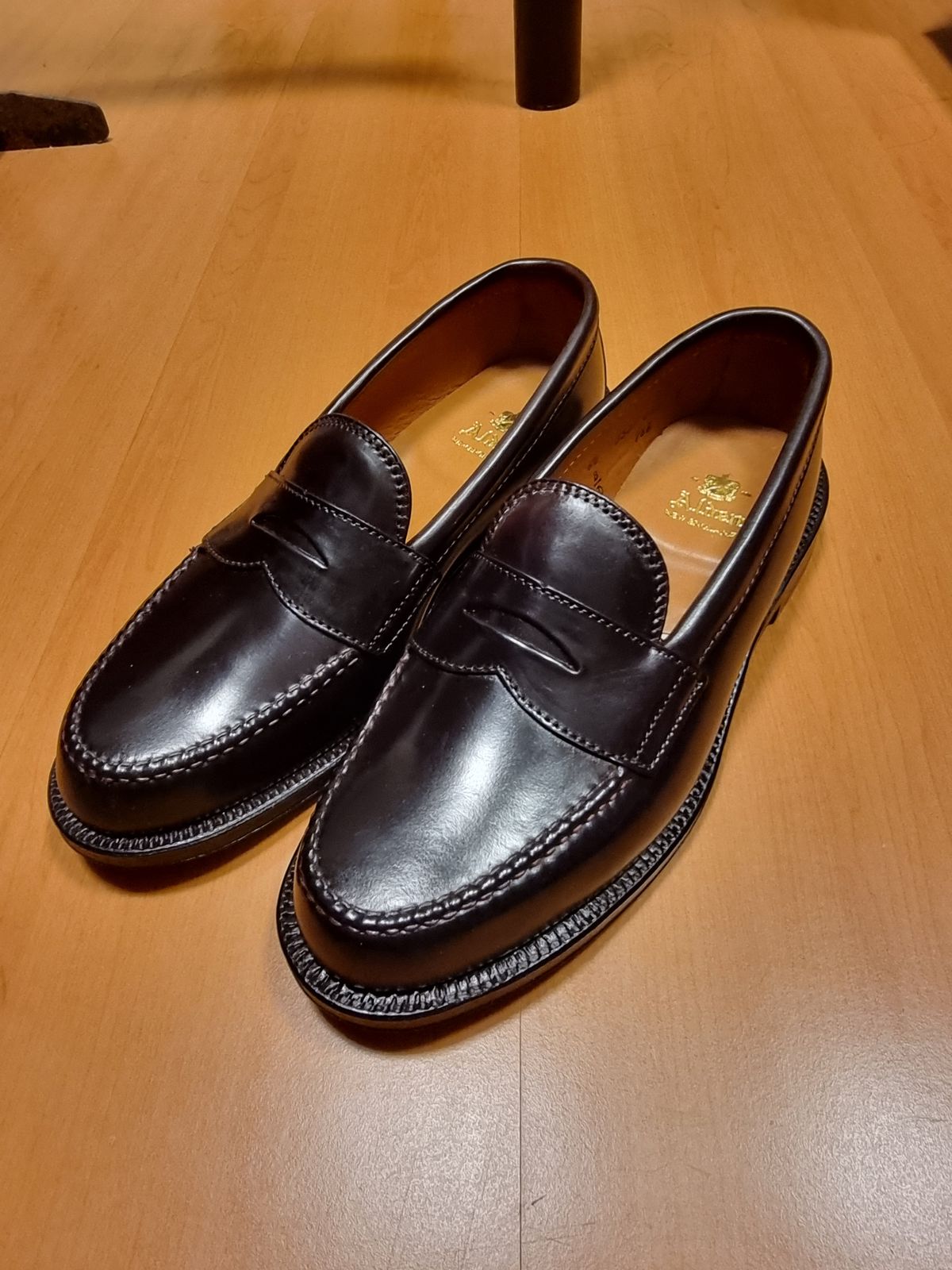 Photo by jelloshots on June 8, 2024 of the Alden Leisure Handsewn Penny Loafer in Horween Color 8 Shell Cordovan.