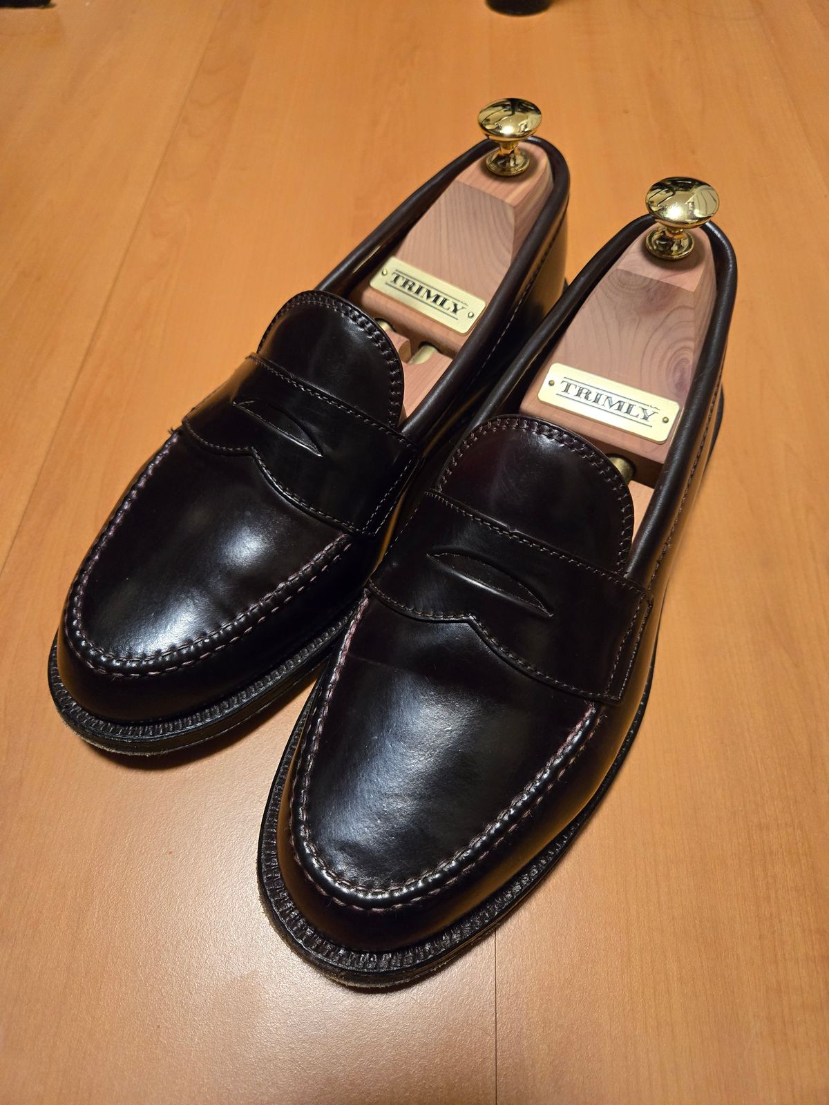 Photo by jelloshots on September 16, 2024 of the Alden Leisure Handsewn Penny Loafer in Horween Color 8 Shell Cordovan.