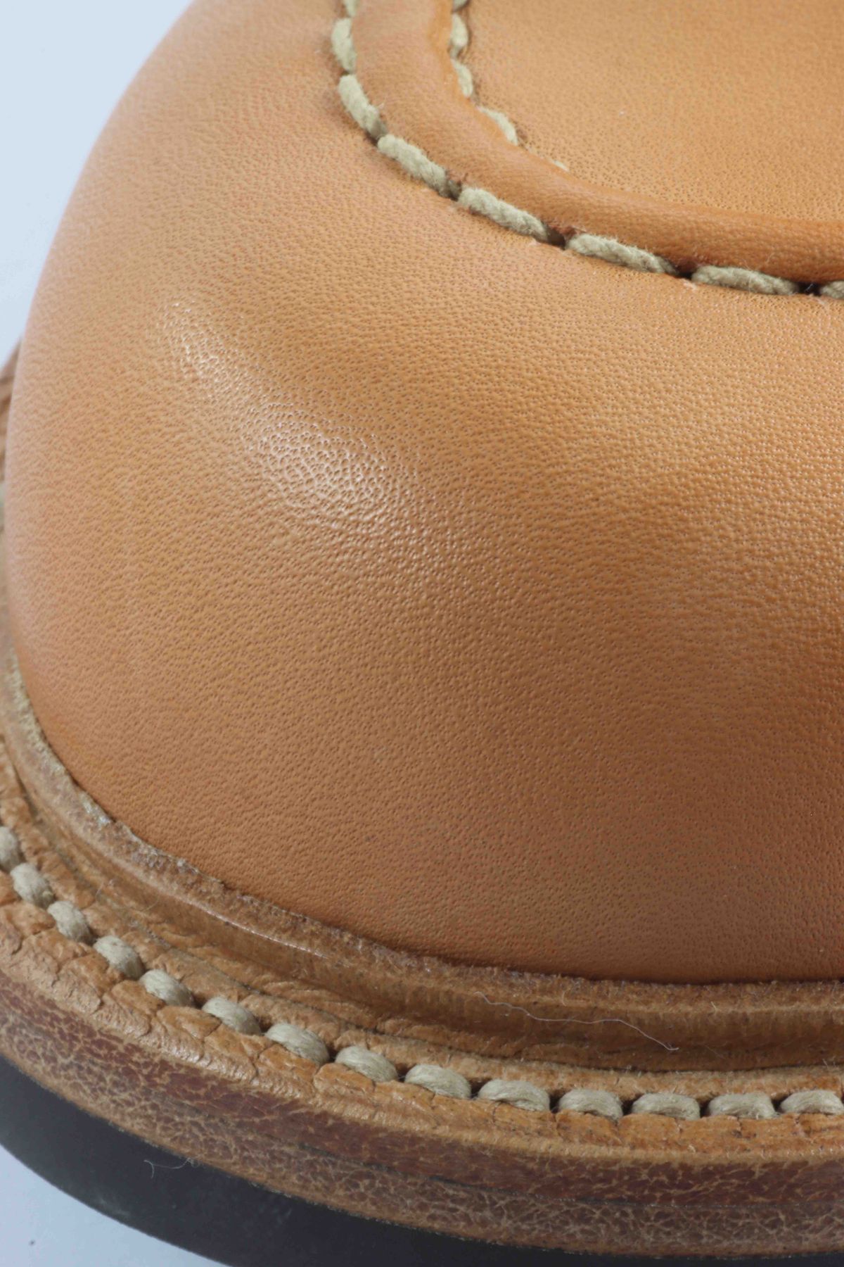 Photo by onthedogwatch on October 2, 2022 of the Grant Stone Brass Boot in Horween Natural Essex.