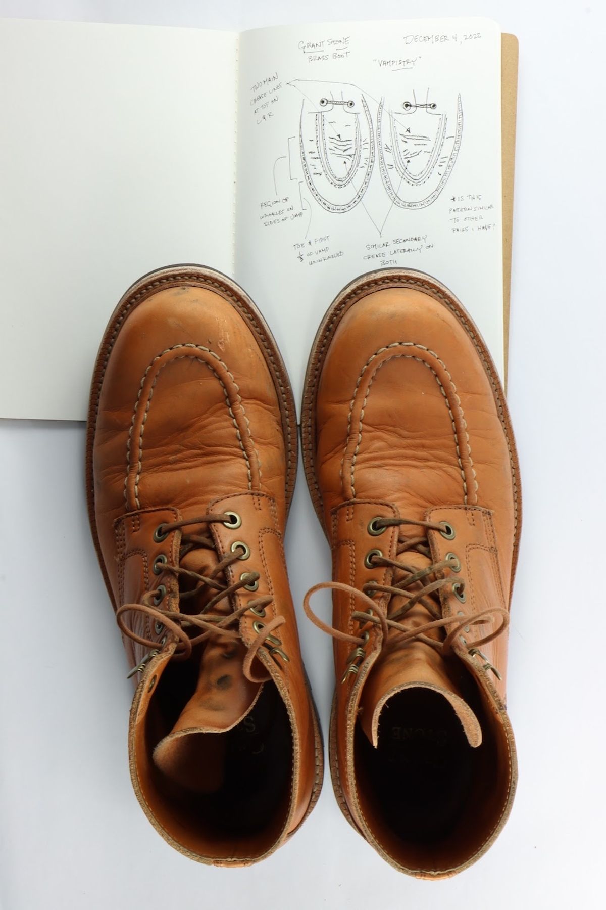 Photo by onthedogwatch on December 4, 2022 of the Grant Stone Brass Boot in Horween Natural Essex.