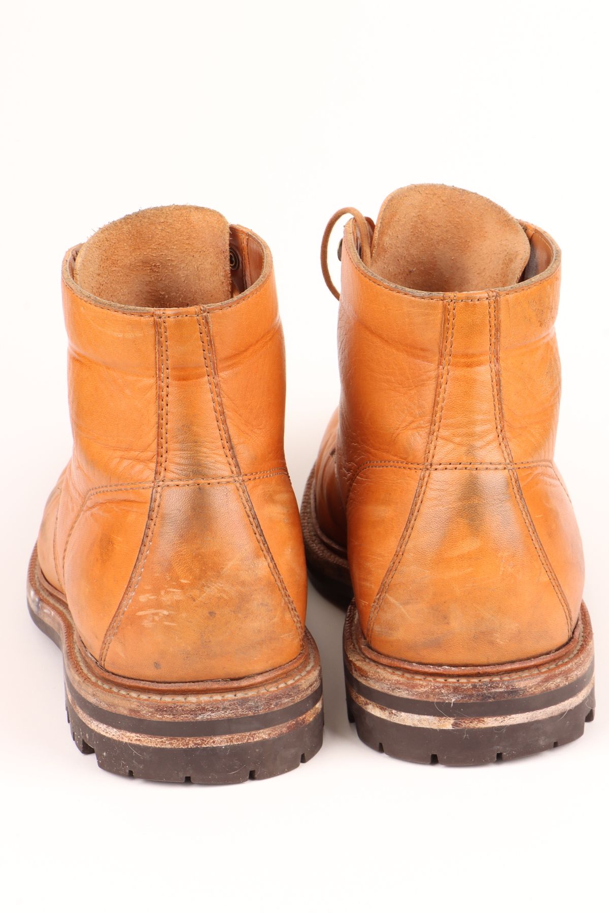 Photo by onthedogwatch on April 6, 2023 of the Grant Stone Brass Boot in Horween Natural Essex.
