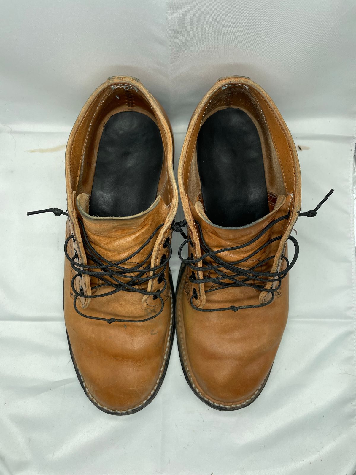 Photo by thatdudeorion on November 9, 2022 of the White's Oxford in Maryam Natural Horsebutt.