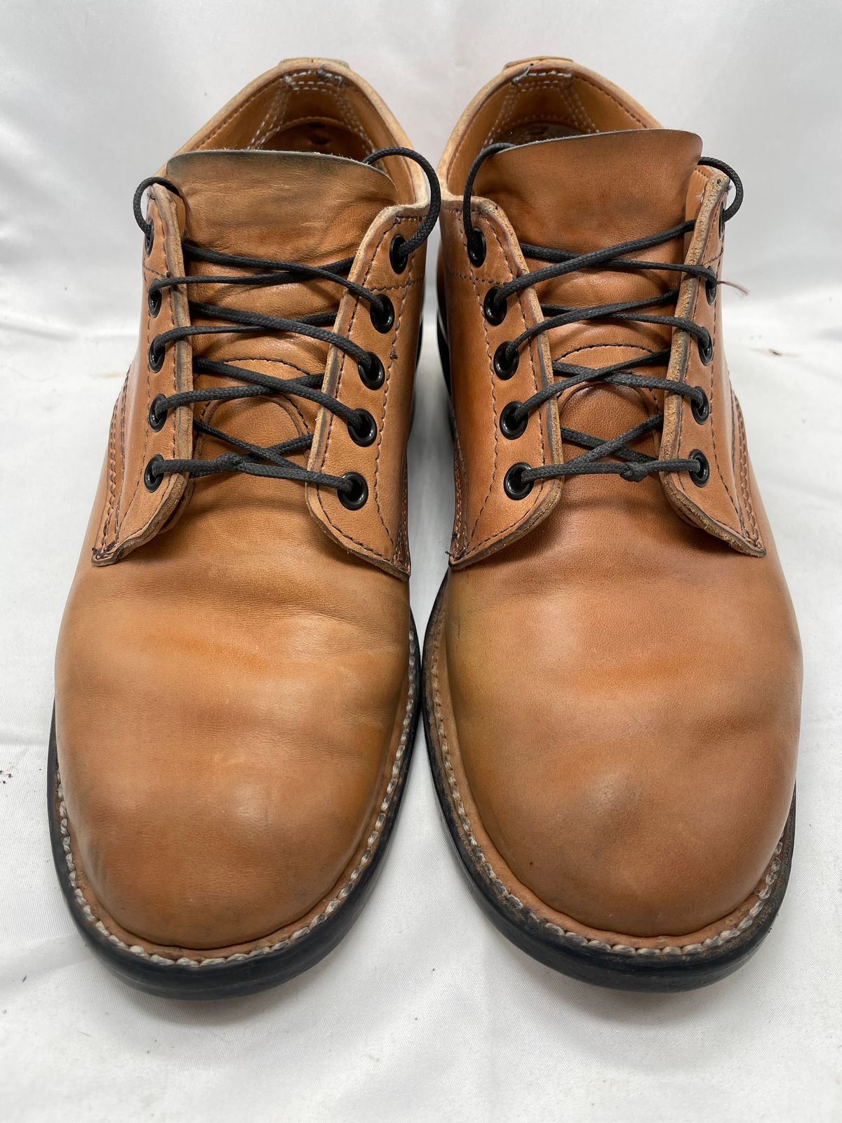 Photo by thatdudeorion on December 6, 2022 of the White's Oxford in Maryam Natural Horsebutt.