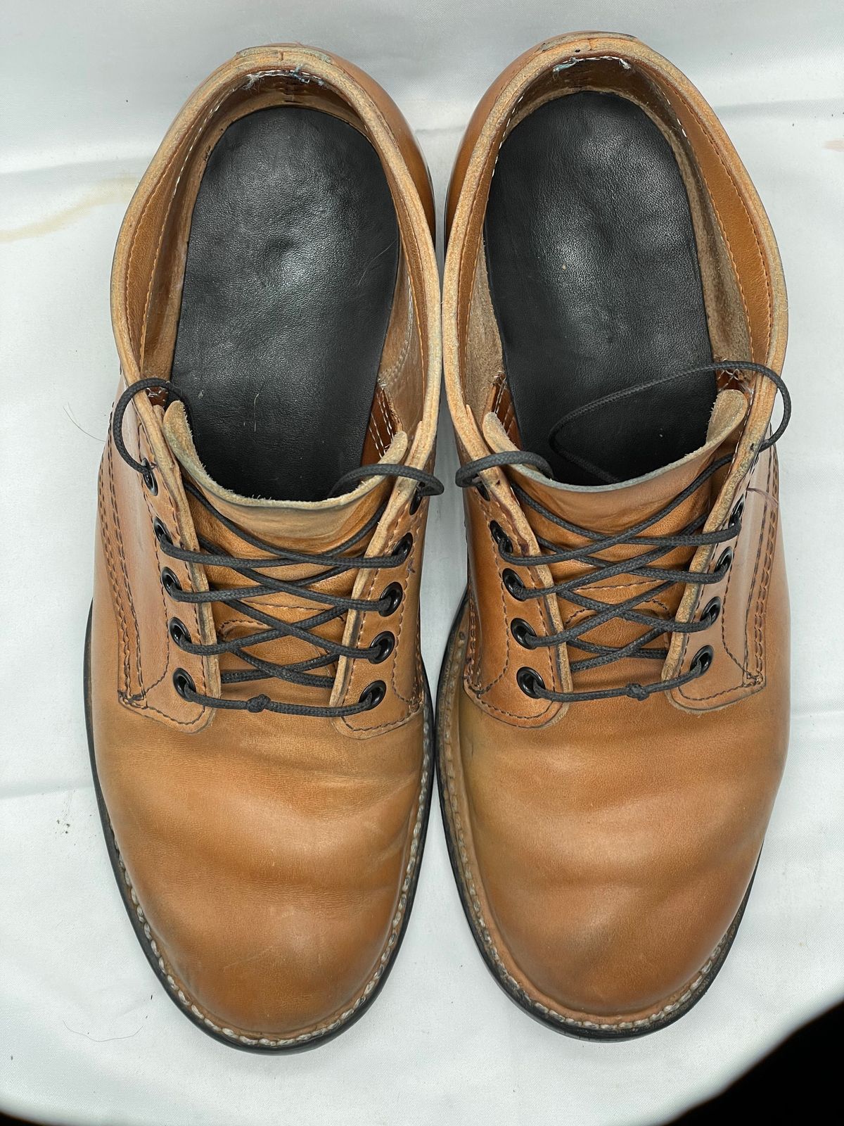 Photo by thatdudeorion on December 6, 2022 of the White's Oxford in Maryam Natural Horsebutt.