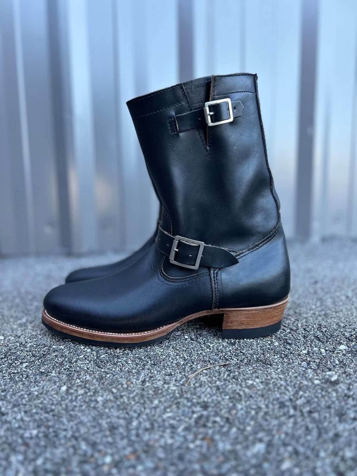 Photo by Everyone_else_fault on November 1, 2024 of the Chippewa Custom Model in Horween Black Chromexcel.