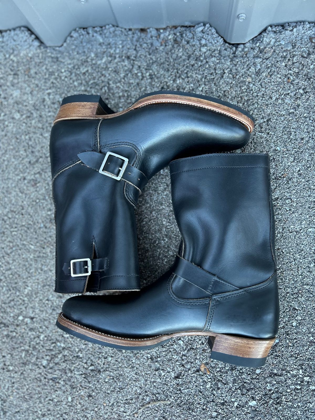 Photo by Everyone_else_fault on November 1, 2024 of the Chippewa Custom Model in Horween Black Chromexcel.