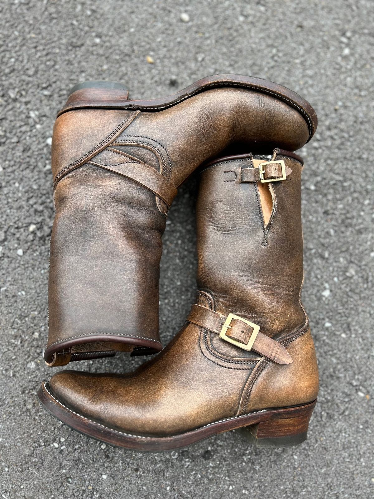 Photo by Everyone_else_fault on April 4, 2023 of the Unsung U 22-2 Engineer Boot in Wickett & Craig Natural Veg Tan.