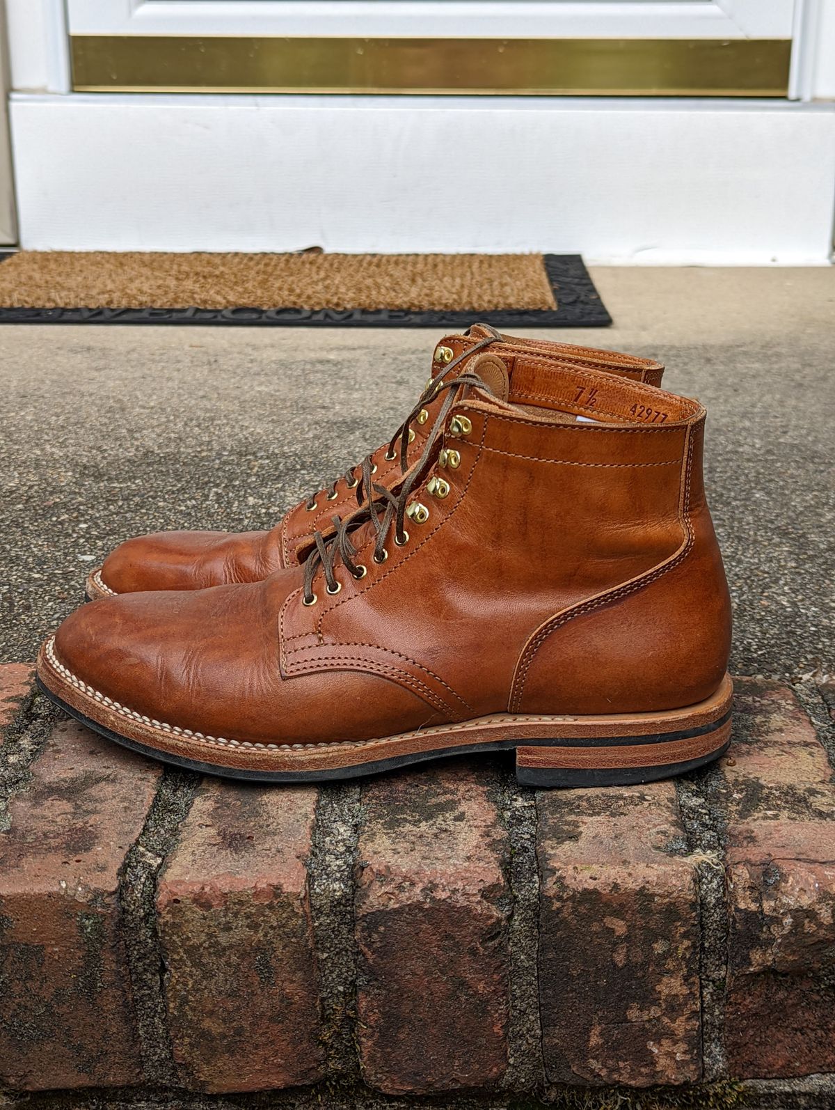 Photo by TropicalBroccoli on January 3, 2022 of the Viberg Service Boot in Conceria 800 Used Ciocio.