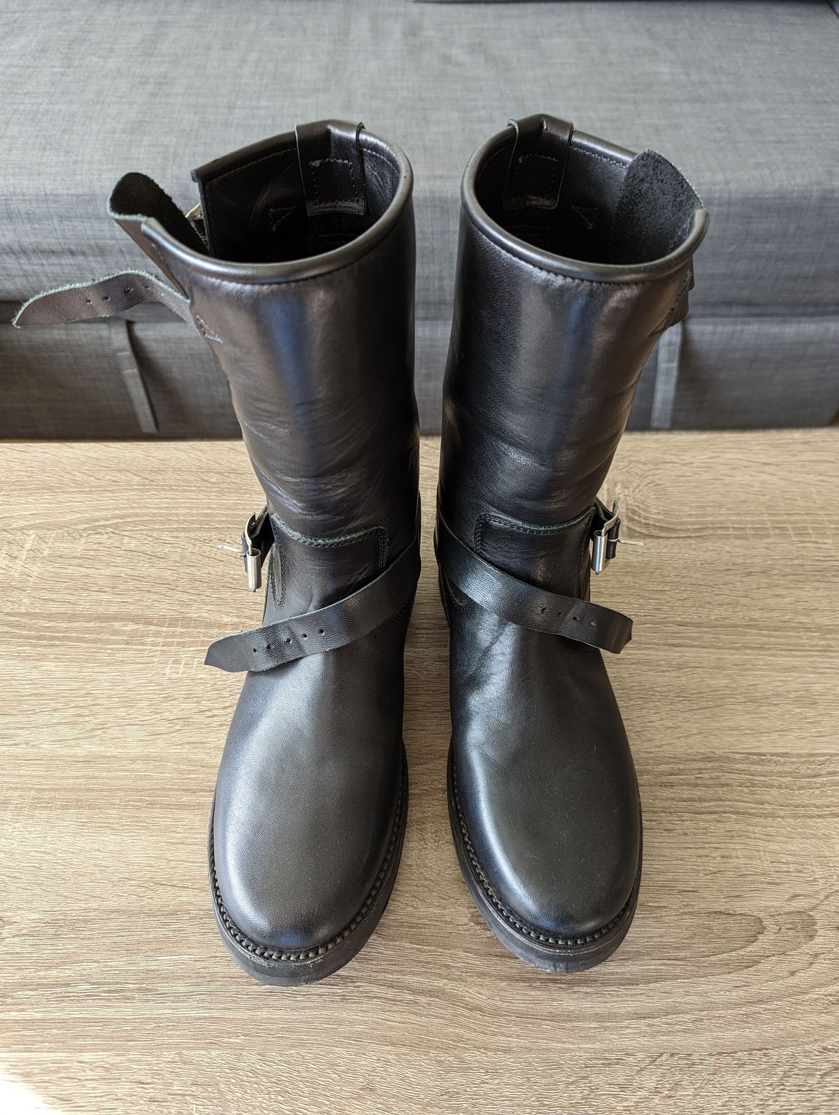 Photo by TropicalBroccoli on November 4, 2022 of the Addict Boots AB-01 Engineer Boots in Black Dye-Finished Horsehide.