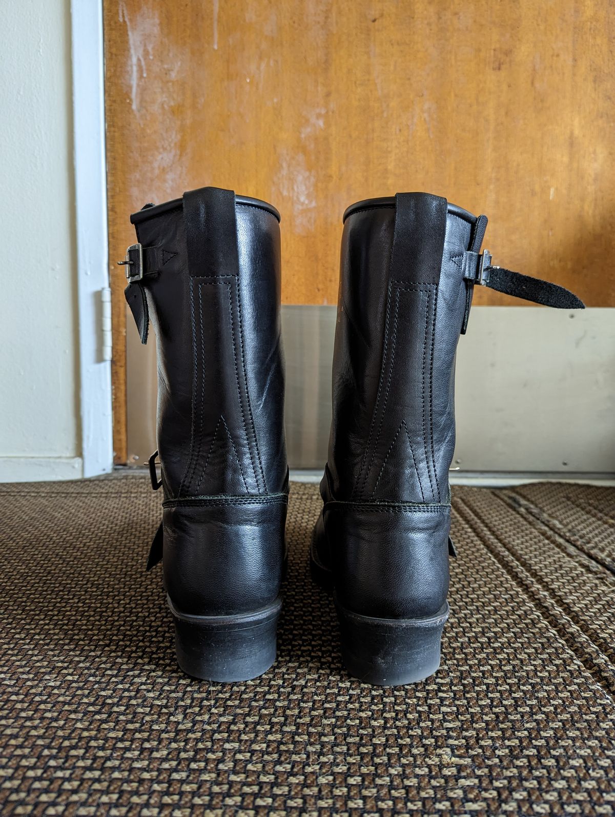 Photo by TropicalBroccoli on January 5, 2023 of the Addict Boots AB-01 Engineer Boots in Black Dye-Finished Horsehide.