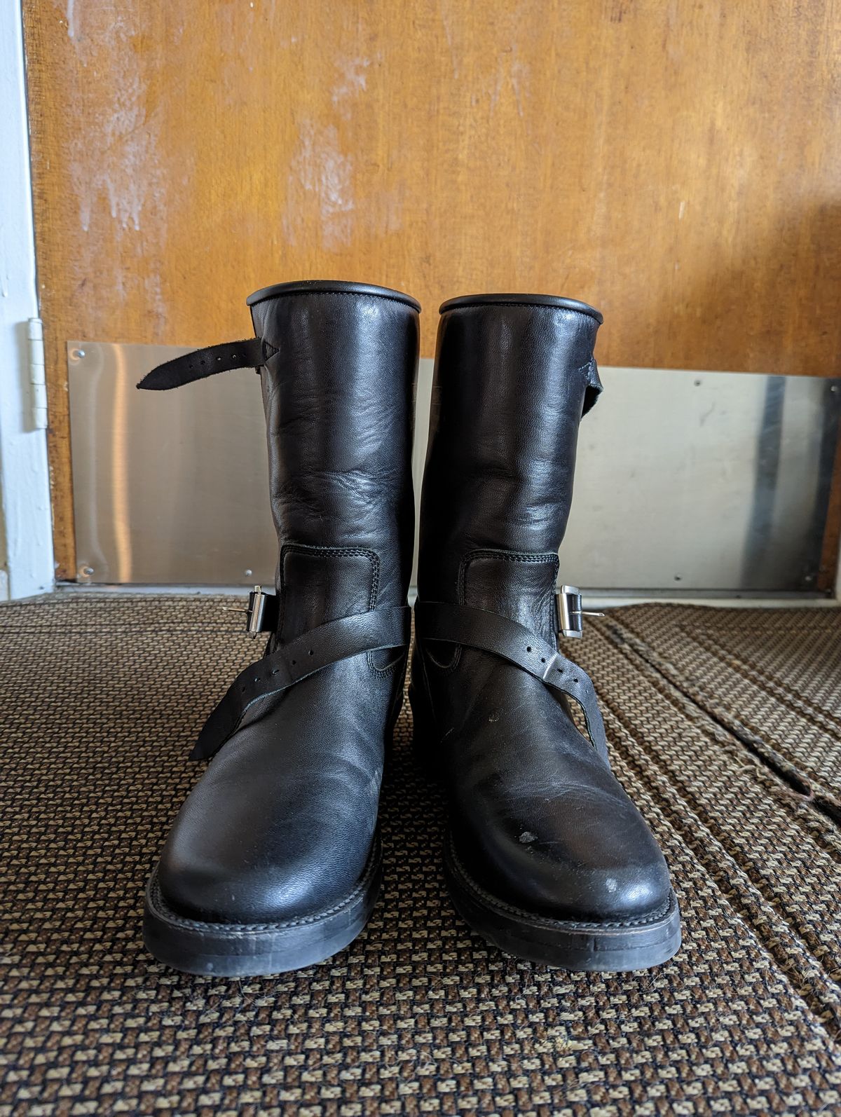 Photo by TropicalBroccoli on January 5, 2023 of the Addict Boots AB-01 Engineer Boots in Black Dye-Finished Horsehide.