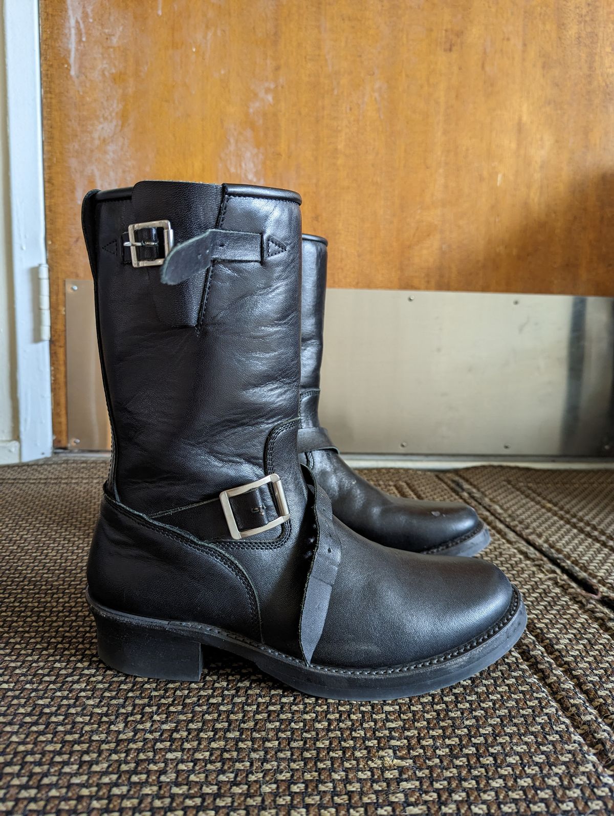 Photo by TropicalBroccoli on January 5, 2023 of the Addict Boots AB-01 Engineer Boots in Black Dye-Finished Horsehide.