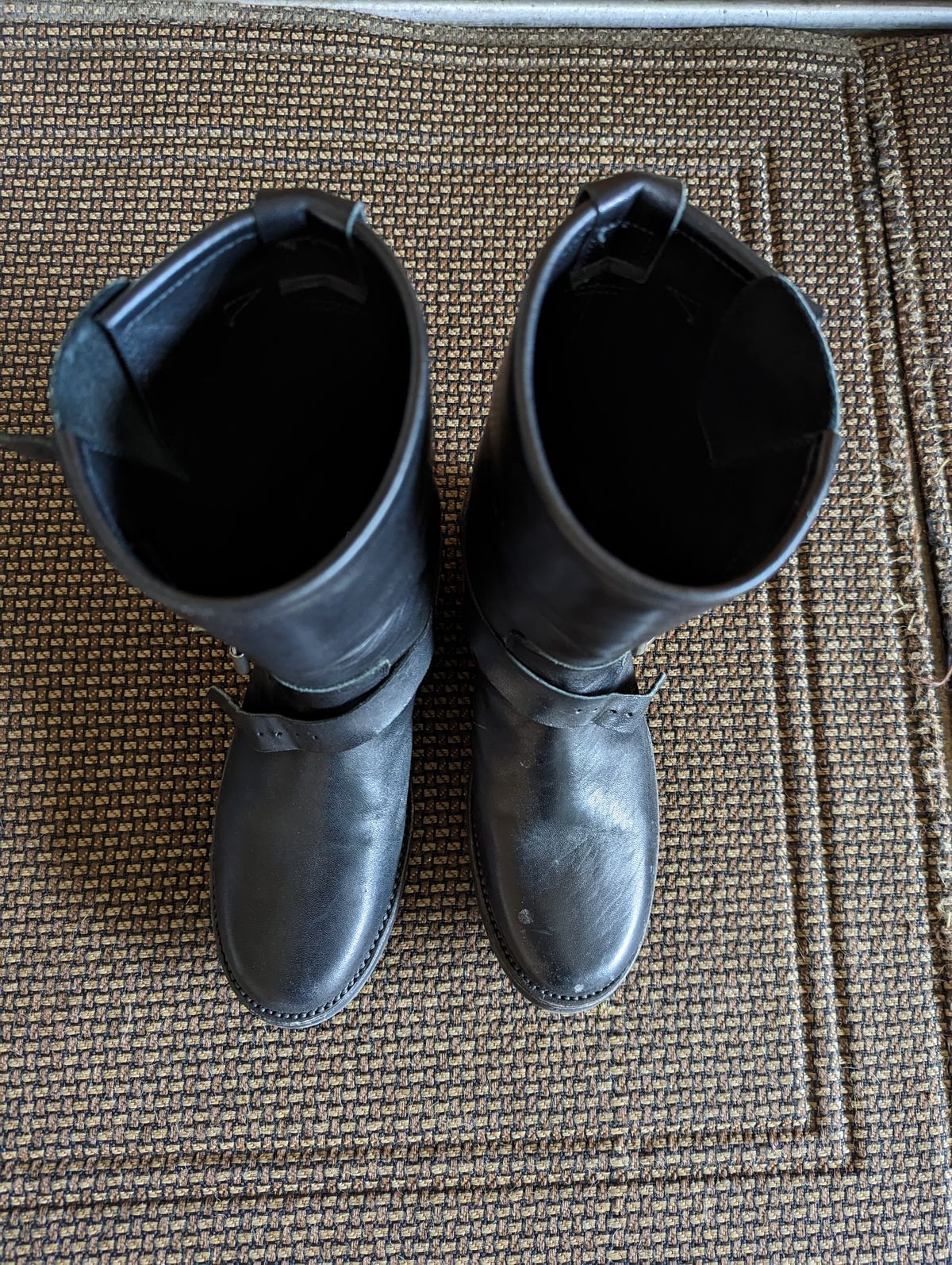 Photo by TropicalBroccoli on January 5, 2023 of the Addict Boots AB-01 Engineer Boots in Black Dye-Finished Horsehide.