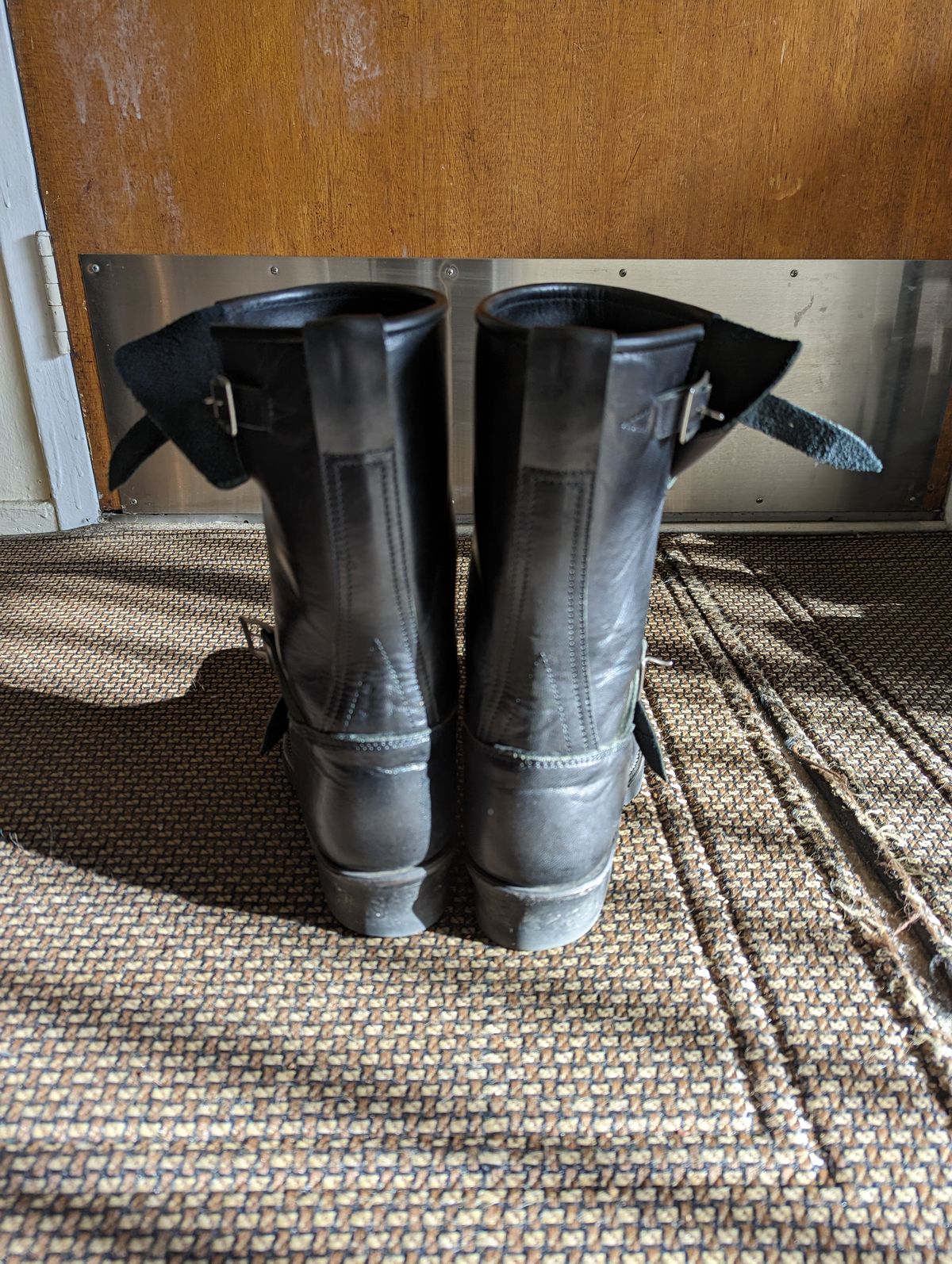 Photo by TropicalBroccoli on February 5, 2023 of the Addict Boots AB-01 Engineer Boots in Black Dye-Finished Horsehide.