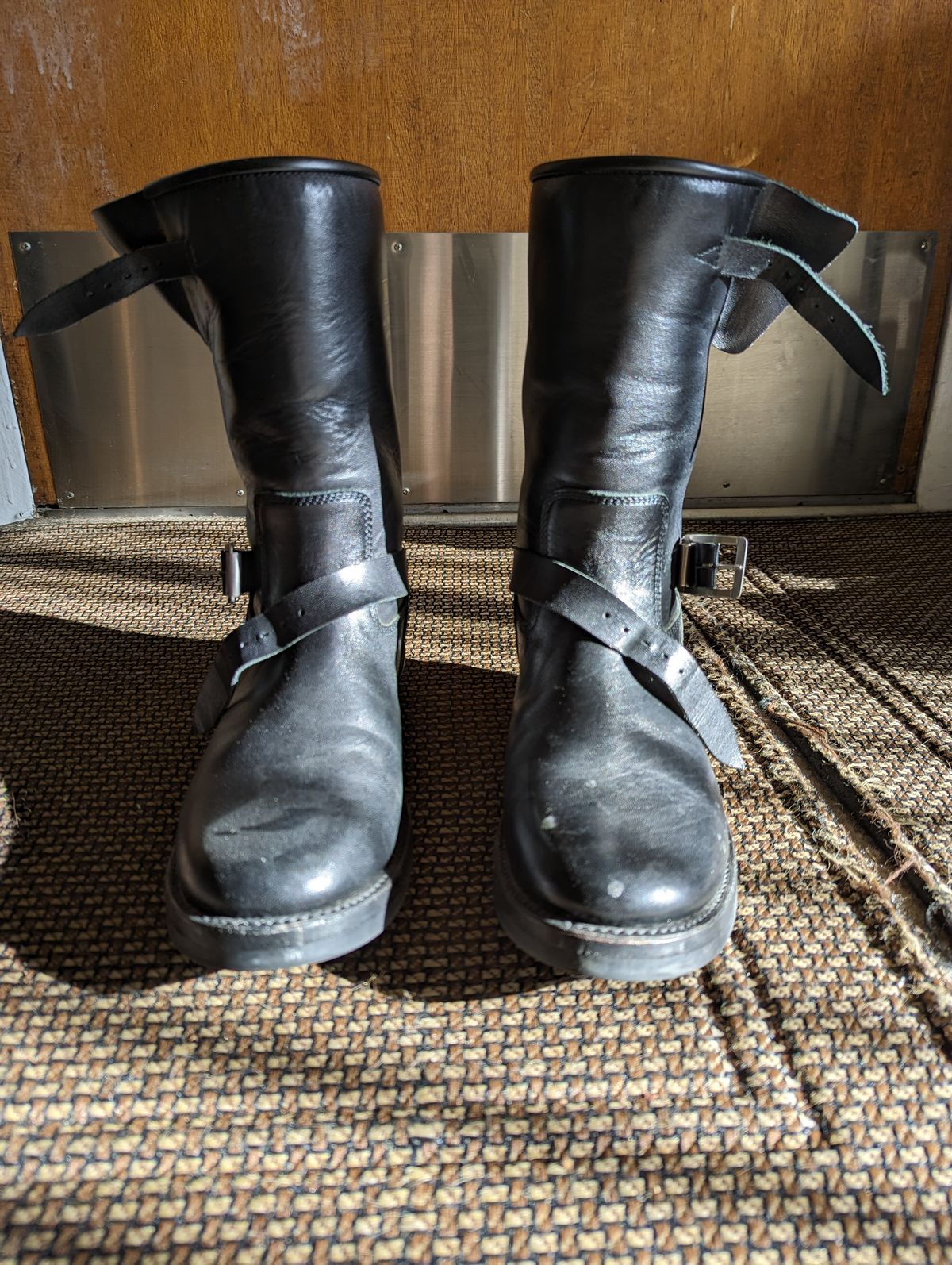 Photo by TropicalBroccoli on February 5, 2023 of the Addict Boots AB-01 Engineer Boots in Black Dye-Finished Horsehide.