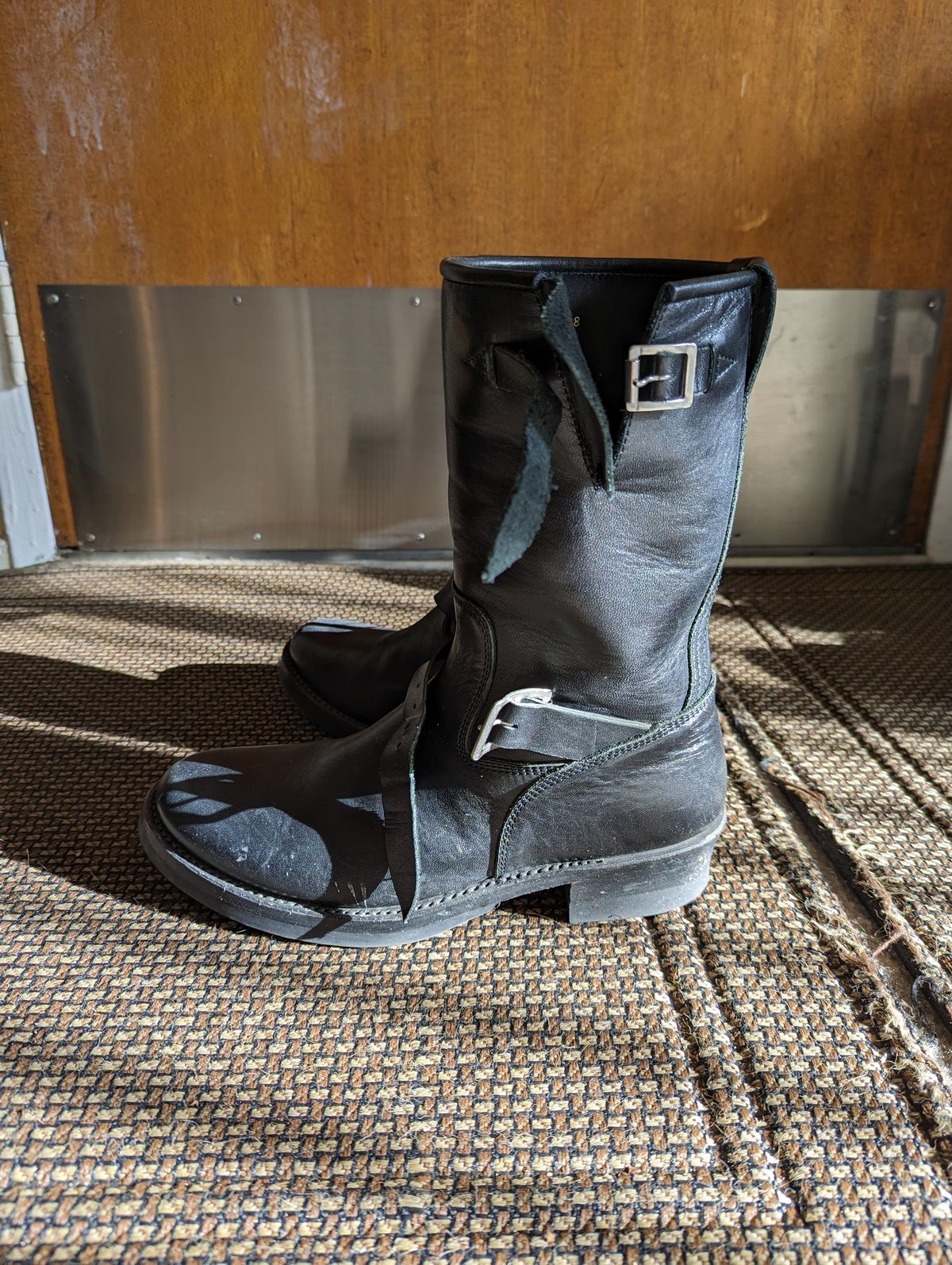 Photo by TropicalBroccoli on February 5, 2023 of the Addict Boots AB-01 Engineer Boots in Black Dye-Finished Horsehide.