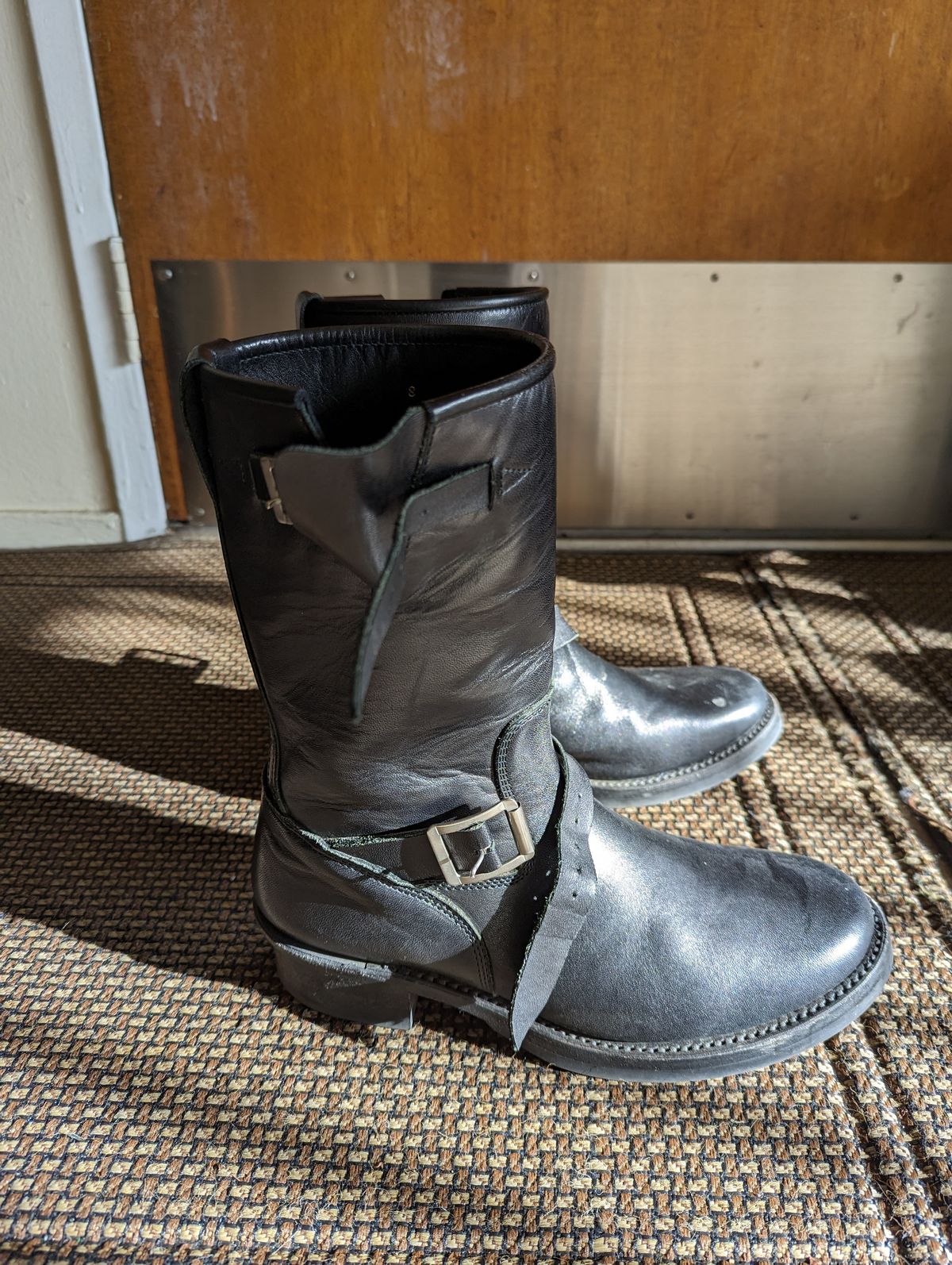 Photo by TropicalBroccoli on February 5, 2023 of the Addict Boots AB-01 Engineer Boots in Black Dye-Finished Horsehide.