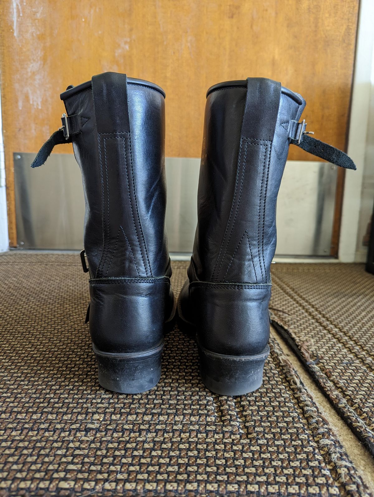 Photo by TropicalBroccoli on March 5, 2023 of the Addict Boots AB-01 Engineer Boots in Black Dye-Finished Horsehide.