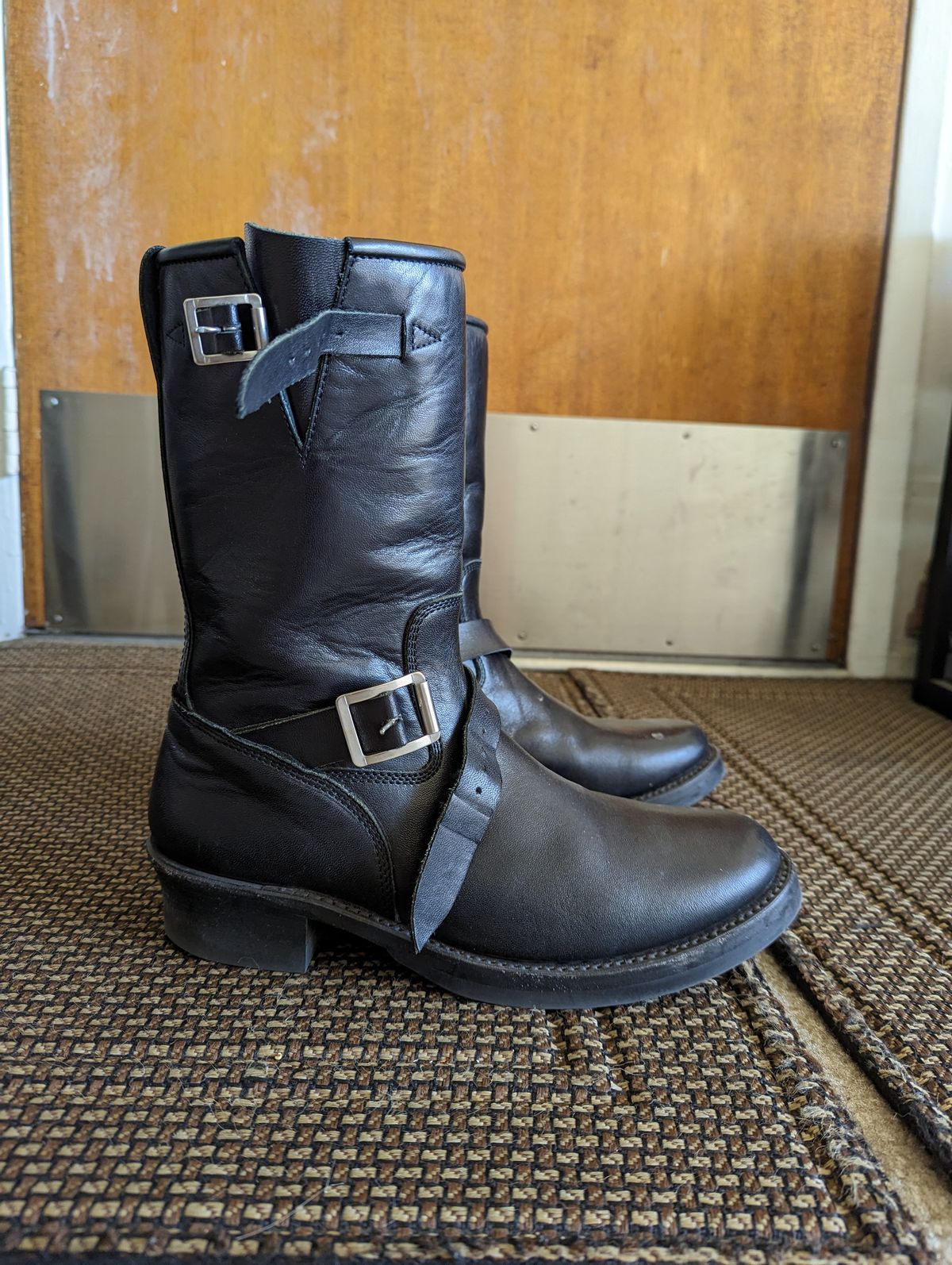 Photo by TropicalBroccoli on March 5, 2023 of the Addict Boots AB-01 Engineer Boots in Black Dye-Finished Horsehide.