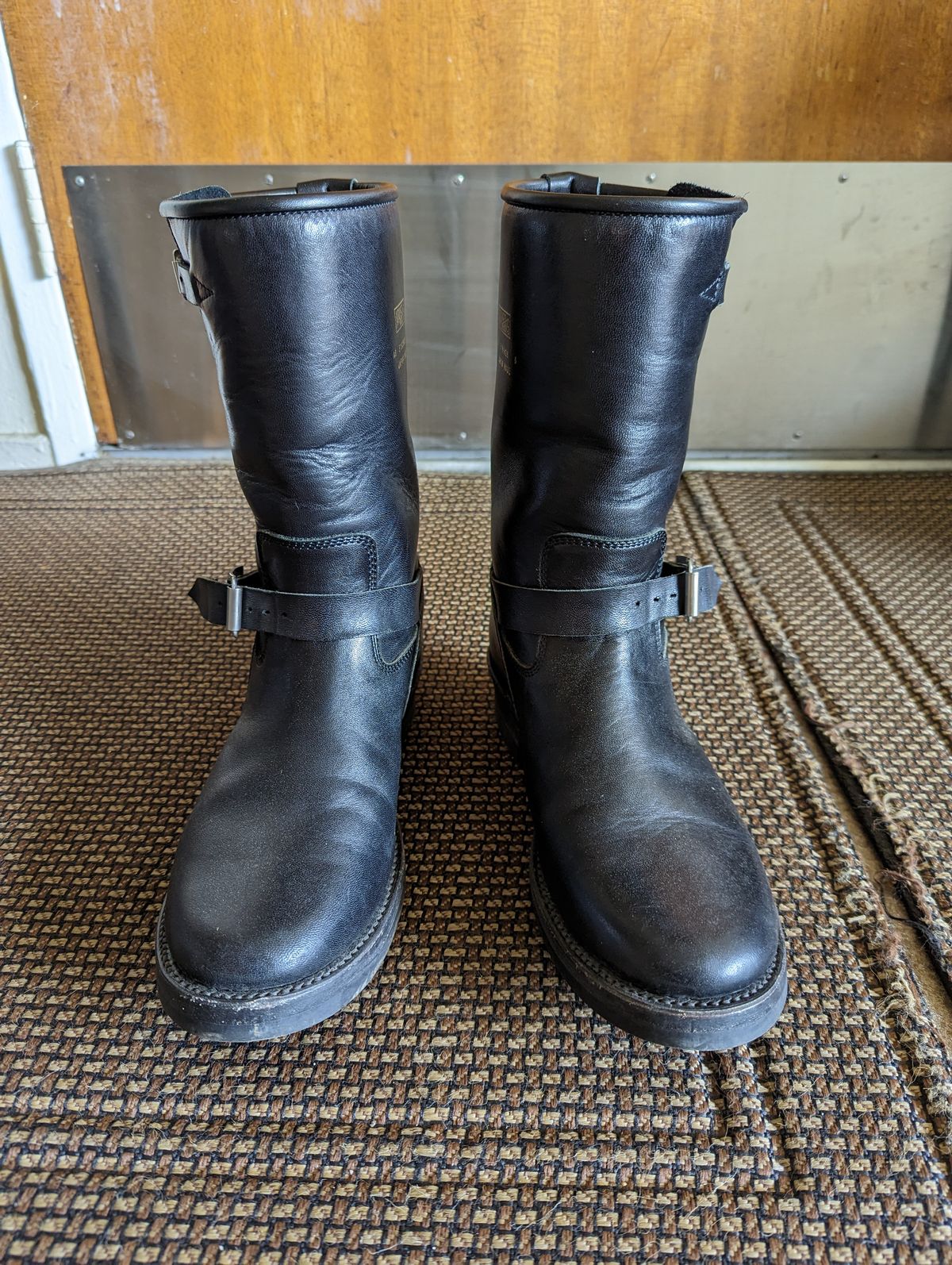 Photo by TropicalBroccoli on April 4, 2023 of the Addict Boots AB-01 Engineer Boots in Black Dye-Finished Horsehide.