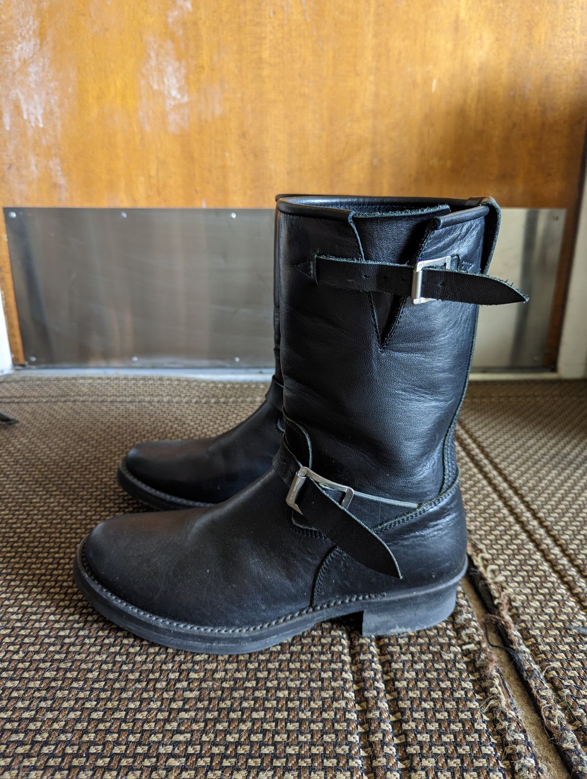 Photo by TropicalBroccoli on April 4, 2023 of the Addict Boots AB-01 Engineer Boots in Black Dye-Finished Horsehide.