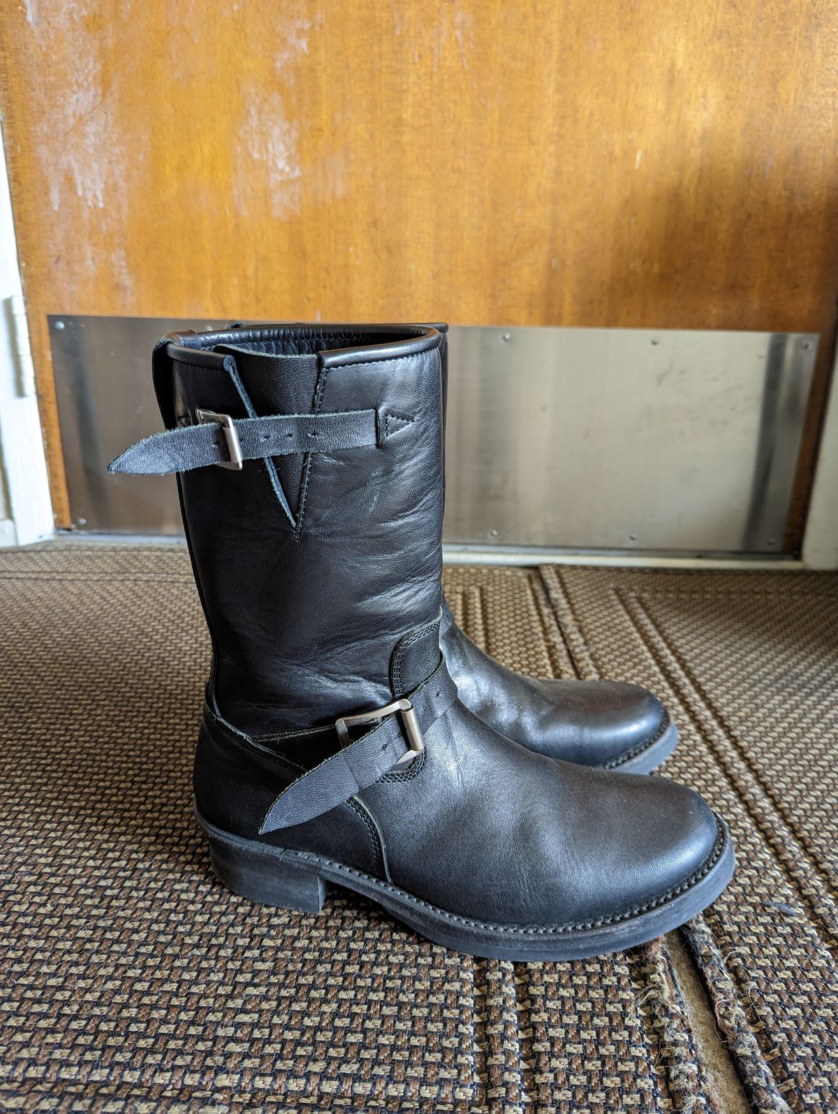 Photo by TropicalBroccoli on April 4, 2023 of the Addict Boots AB-01 Engineer Boots in Black Dye-Finished Horsehide.