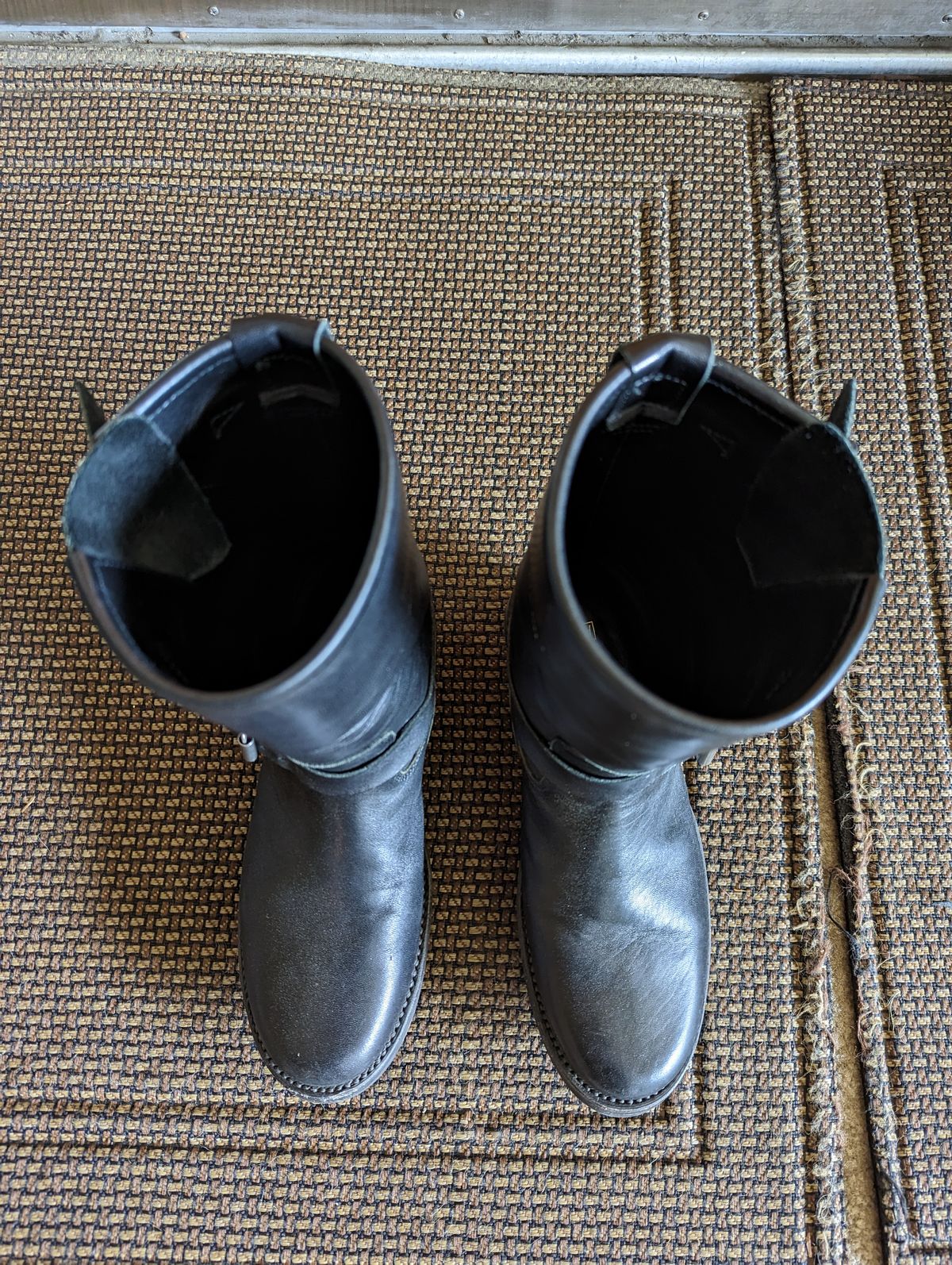 Photo by TropicalBroccoli on April 4, 2023 of the Addict Boots AB-01 Engineer Boots in Black Dye-Finished Horsehide.