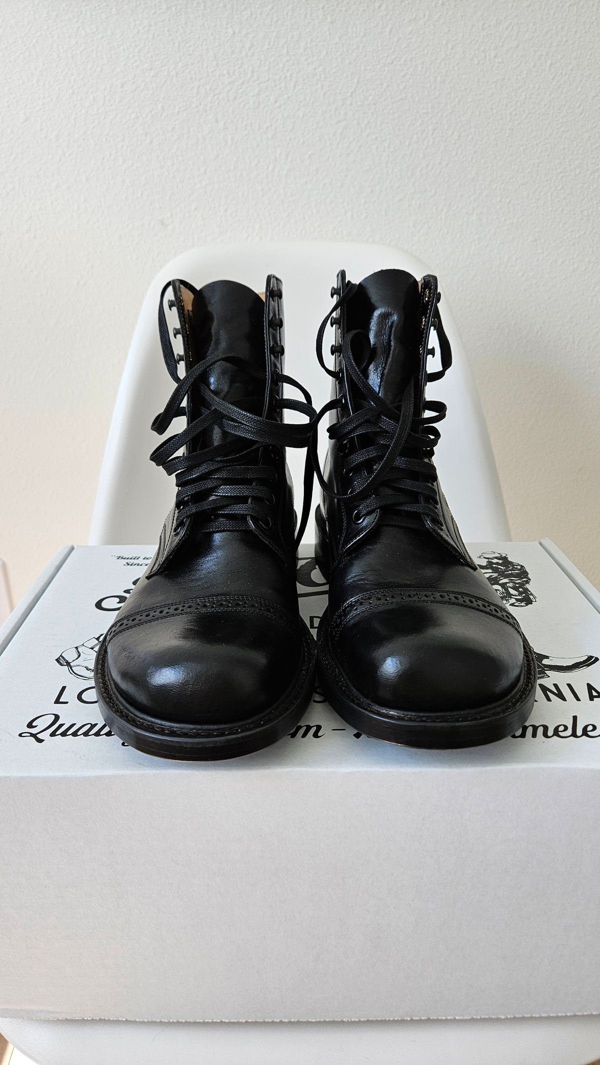 Photo by TropicalBroccoli on October 1, 2025 of the Role Club Wingman in Maryam Black Horsehide.