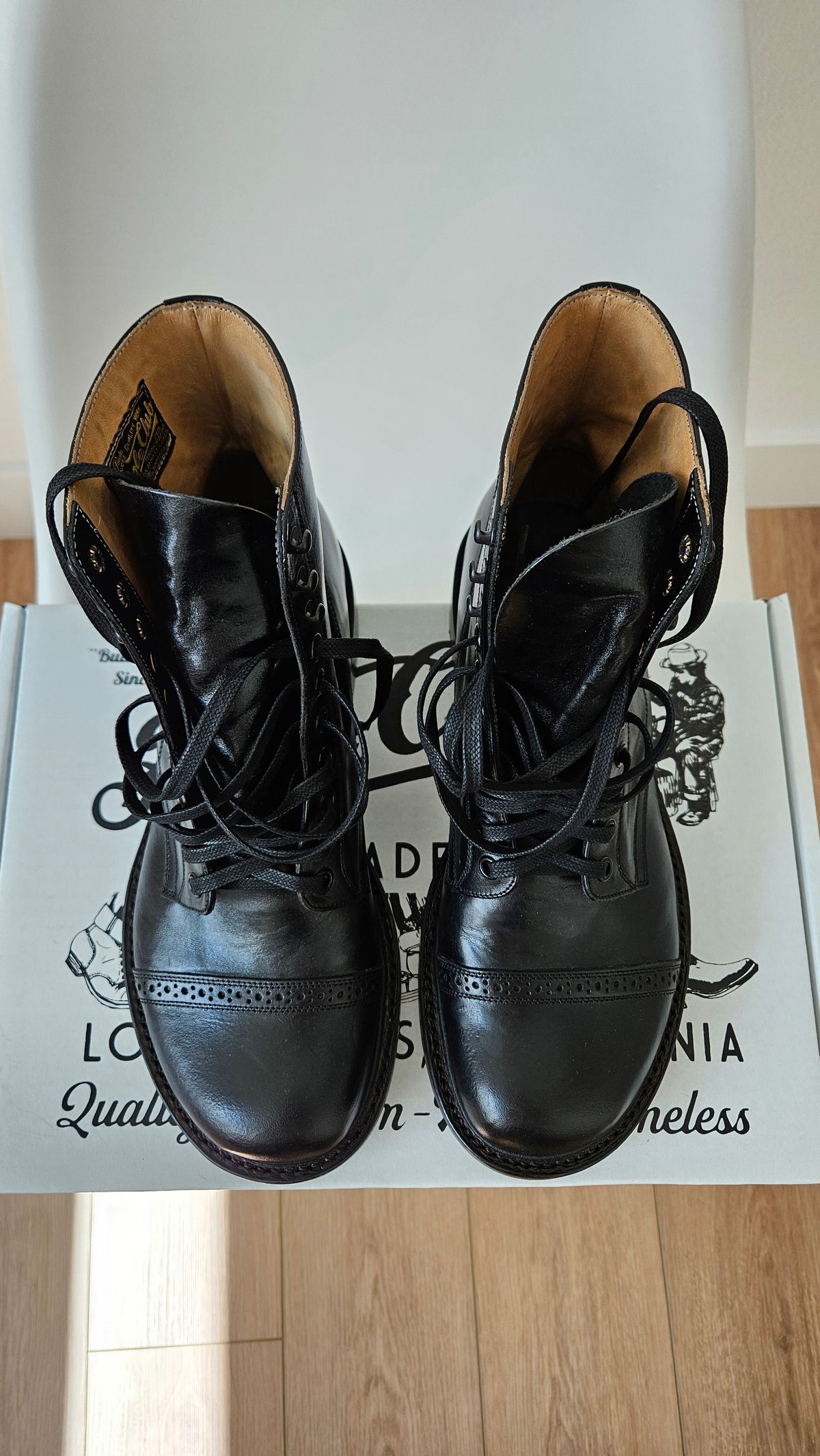 Photo by TropicalBroccoli on October 1, 2025 of the Role Club Wingman in Maryam Black Horsehide.