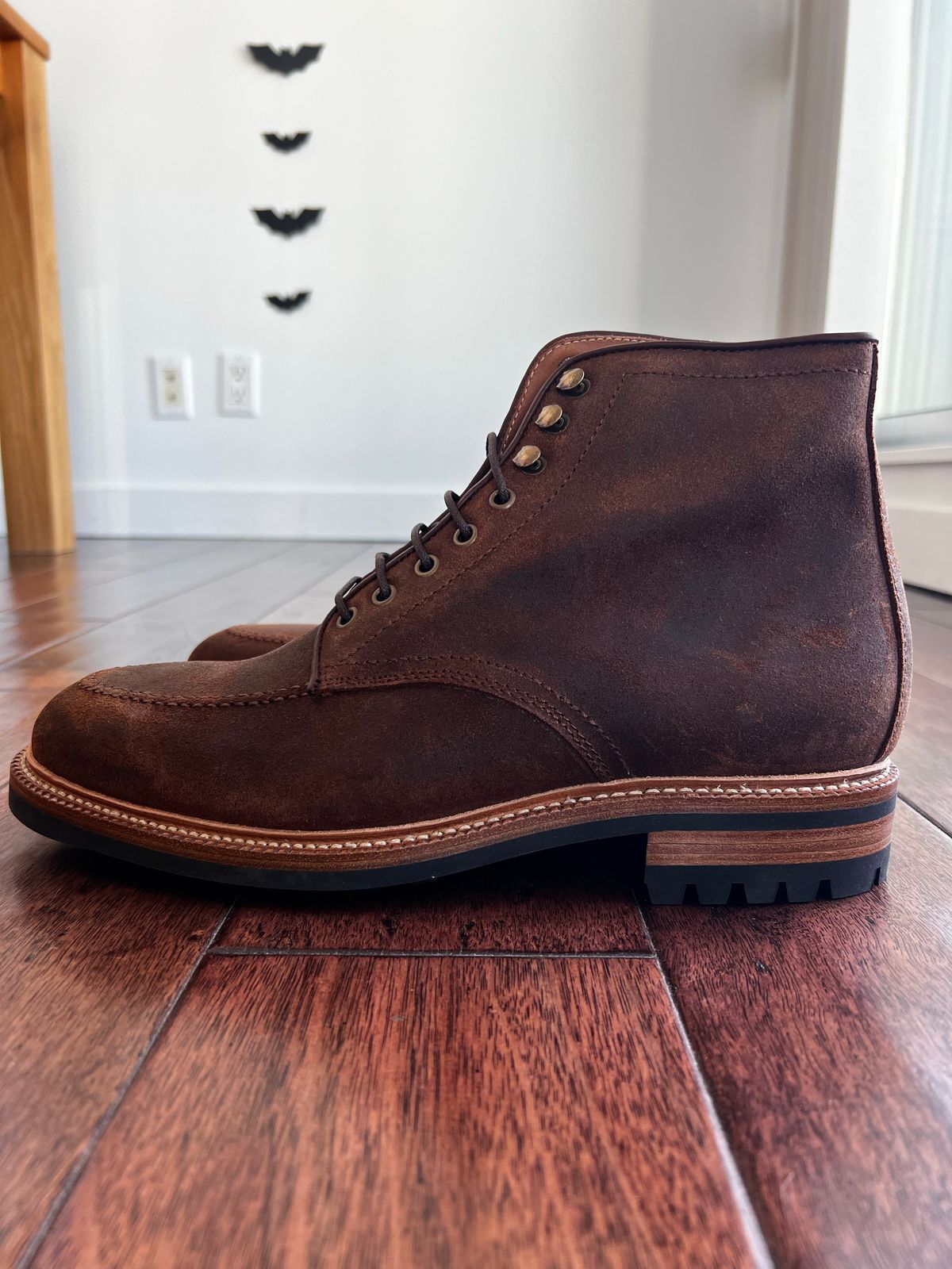 Photo by India_Actual on October 5, 2022 of the Parkhurst The Niagara in C.F. Stead Light Brown Waxy Commander Suede.