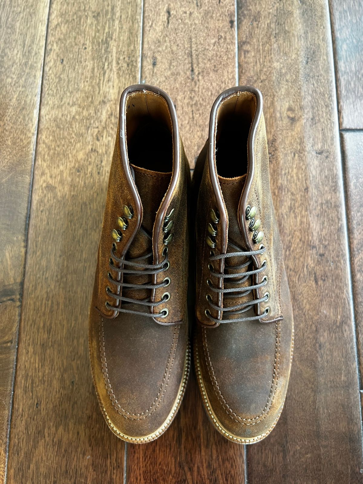 Photo by India_Actual on October 5, 2022 of the Parkhurst The Niagara in C.F. Stead Light Brown Waxy Commander Suede.