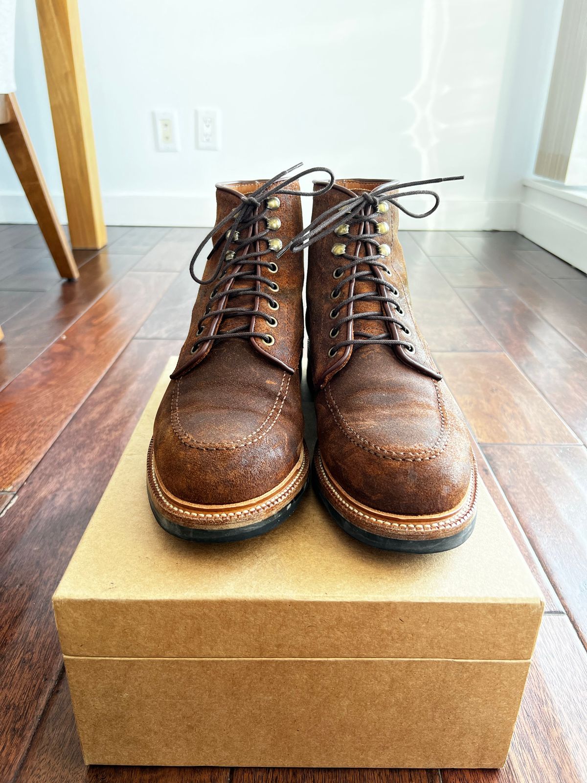 Photo by India_Actual on November 5, 2022 of the Parkhurst The Niagara in C.F. Stead Light Brown Waxy Commander Suede.