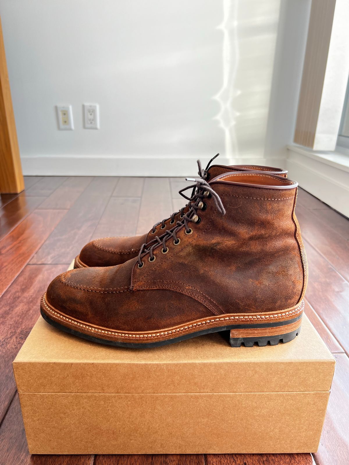 Photo by India_Actual on November 5, 2022 of the Parkhurst The Niagara in C.F. Stead Light Brown Waxy Commander Suede.