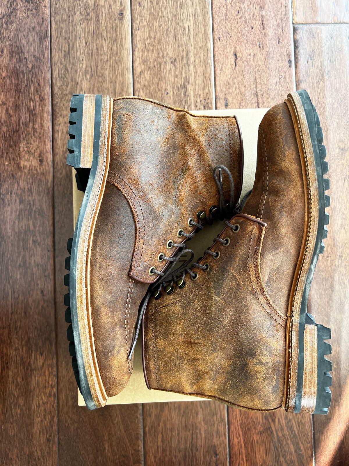 Photo by India_Actual on November 5, 2022 of the Parkhurst The Niagara in C.F. Stead Light Brown Waxy Commander Suede.