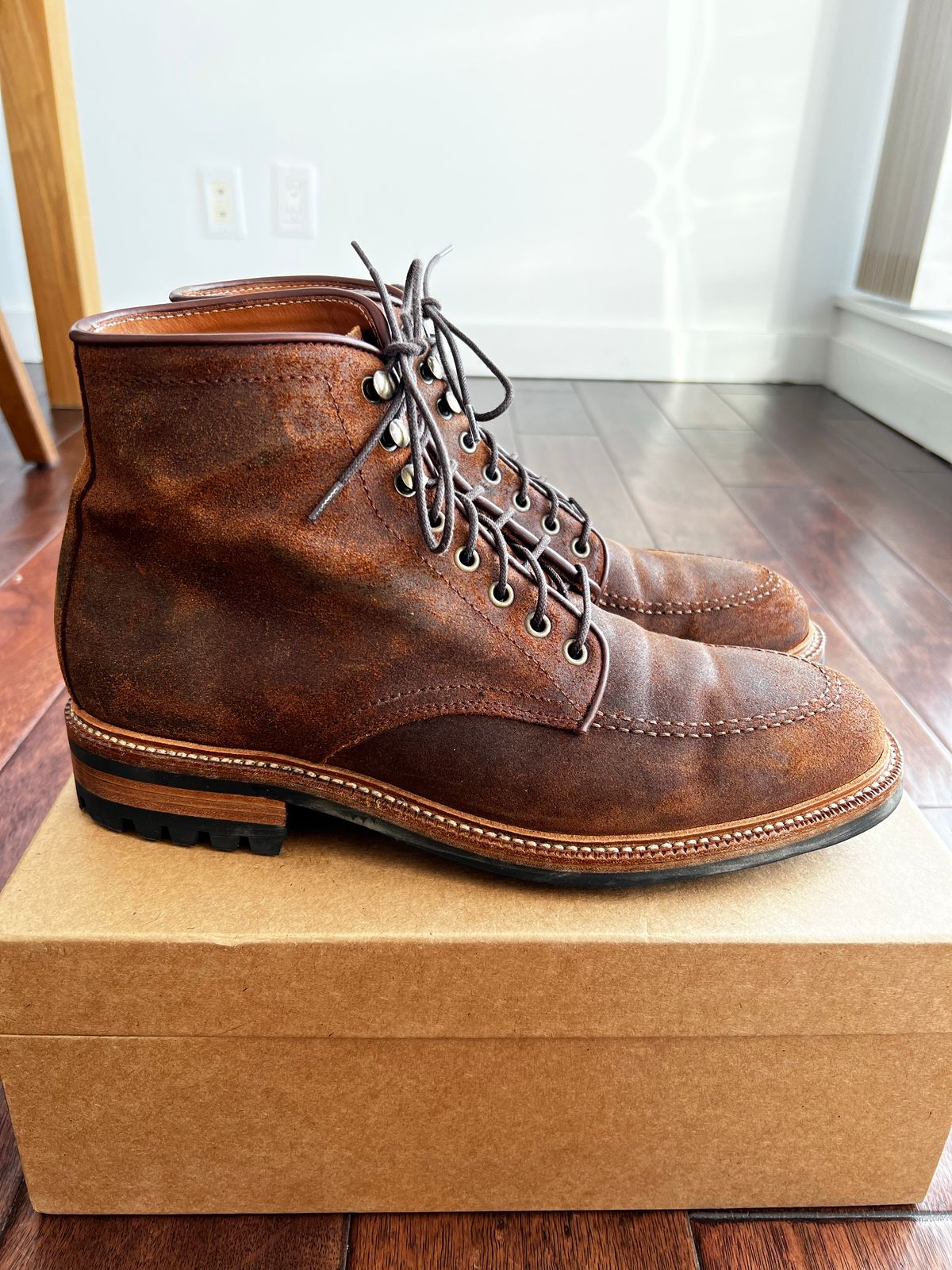 Photo by India_Actual on November 5, 2022 of the Parkhurst The Niagara in C.F. Stead Light Brown Waxy Commander Suede.