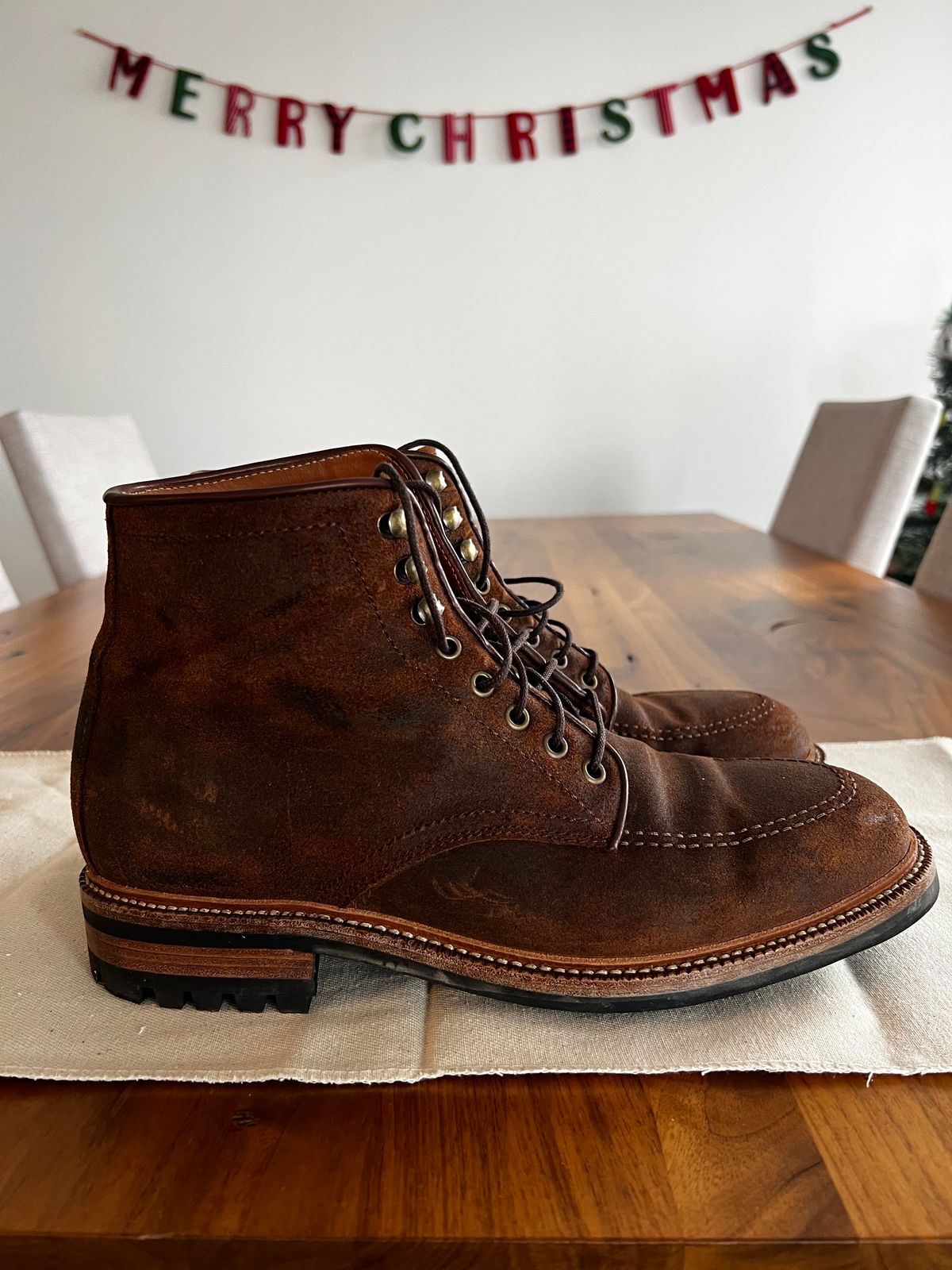 Photo by India_Actual on December 5, 2022 of the Parkhurst The Niagara in C.F. Stead Light Brown Waxy Commander Suede.