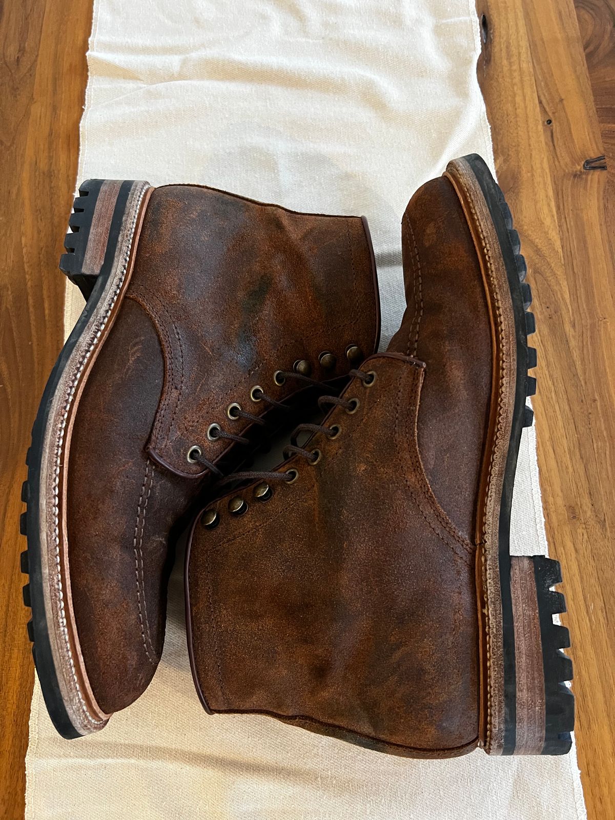 Photo by India_Actual on January 5, 2023 of the Parkhurst The Niagara in C.F. Stead Light Brown Waxy Commander Suede.