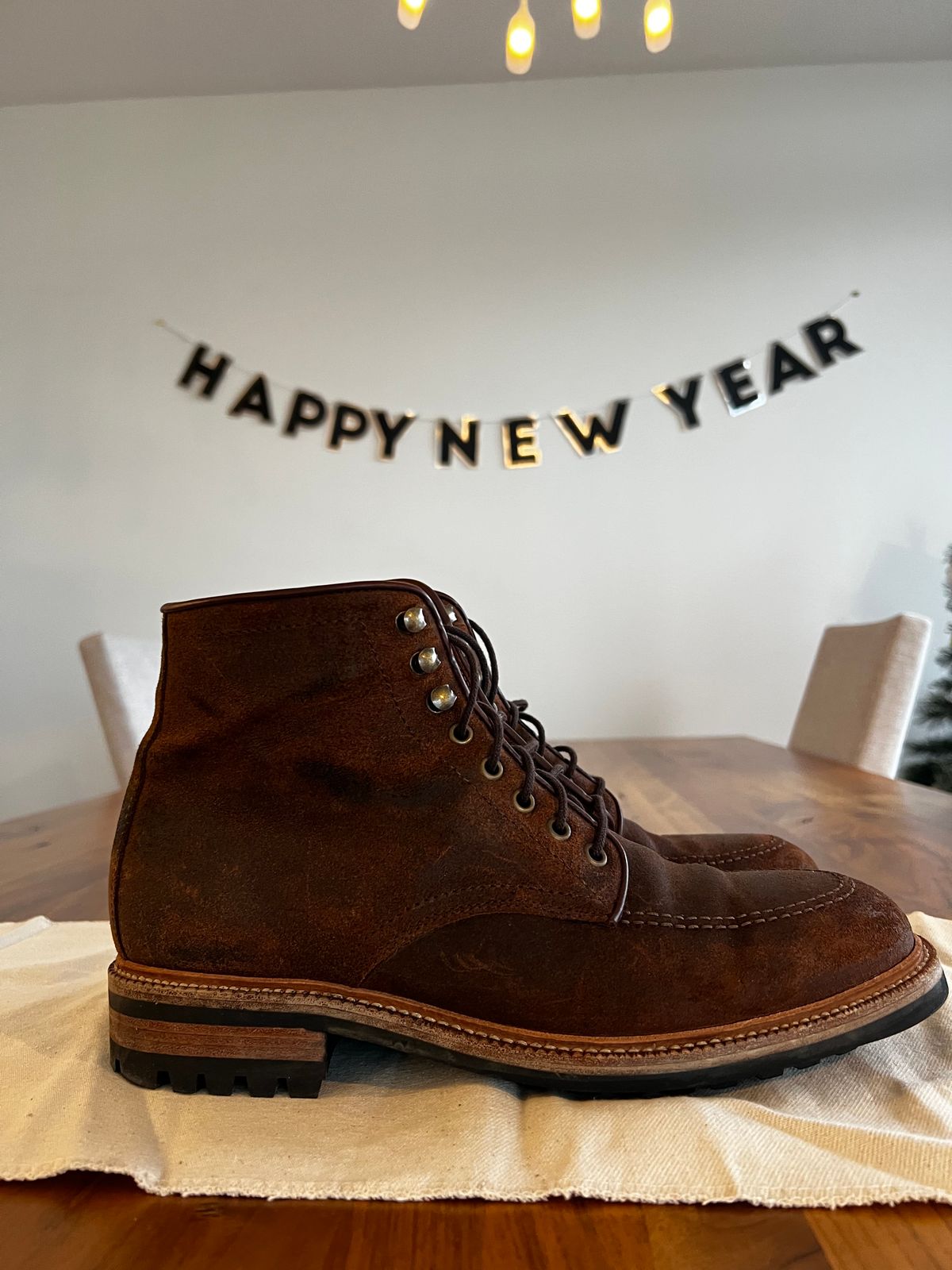 Photo by India_Actual on January 5, 2023 of the Parkhurst The Niagara in C.F. Stead Light Brown Waxy Commander Suede.