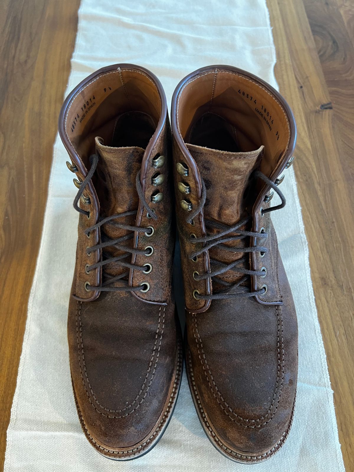 Photo by India_Actual on January 5, 2023 of the Parkhurst The Niagara in C.F. Stead Light Brown Waxy Commander Suede.