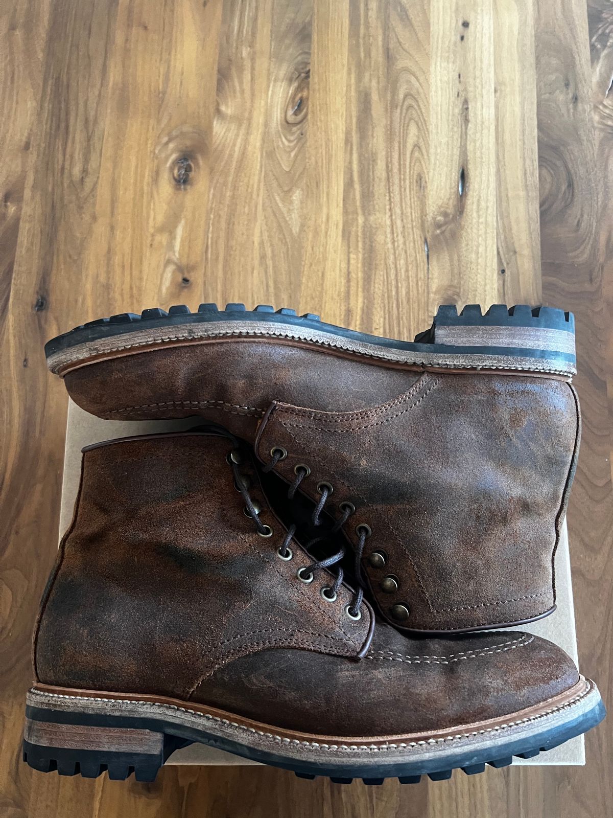 Photo by India_Actual on February 5, 2023 of the Parkhurst The Niagara in C.F. Stead Light Brown Waxy Commander Suede.