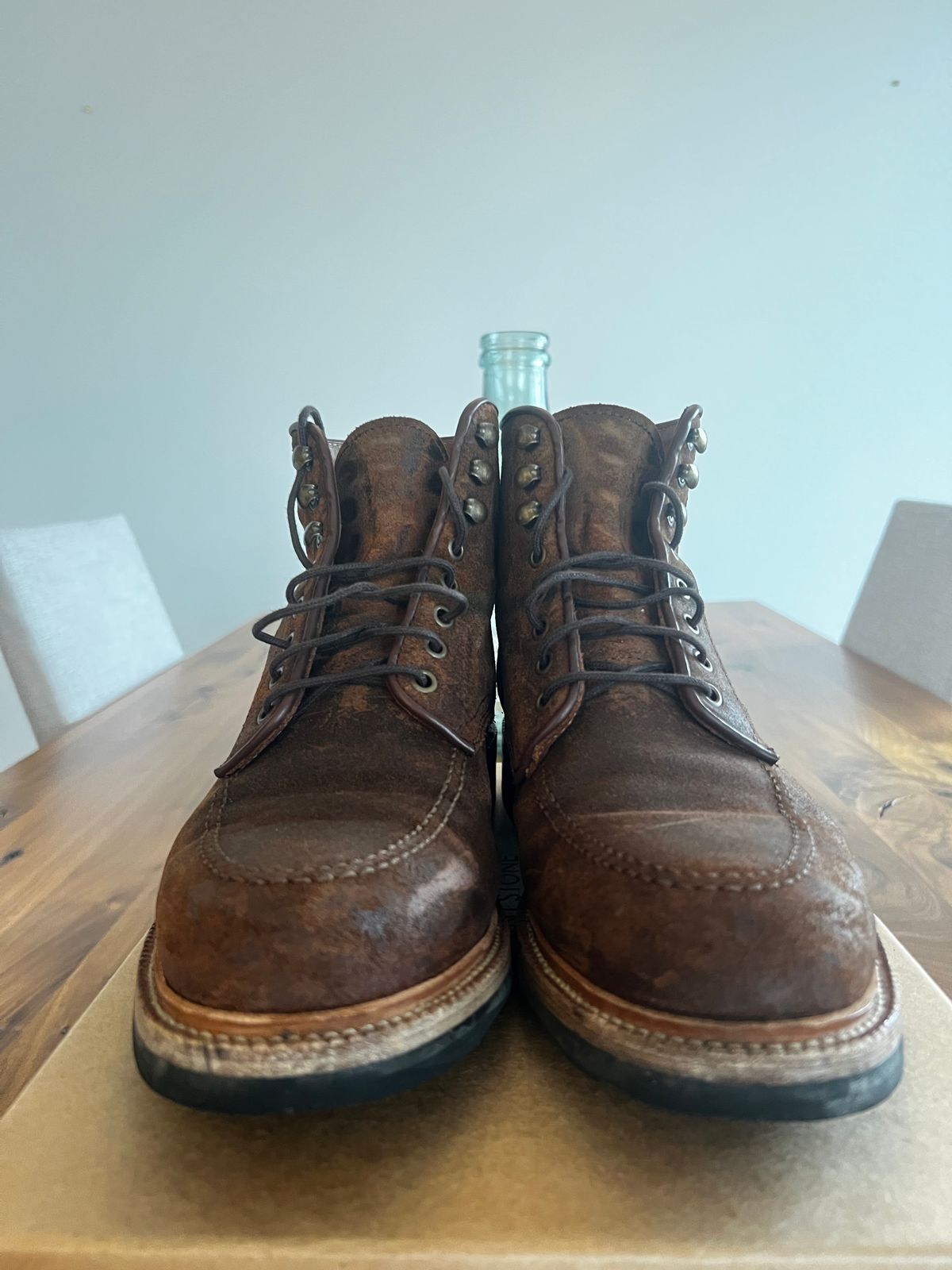 Photo by India_Actual on February 5, 2023 of the Parkhurst The Niagara in C.F. Stead Light Brown Waxy Commander Suede.