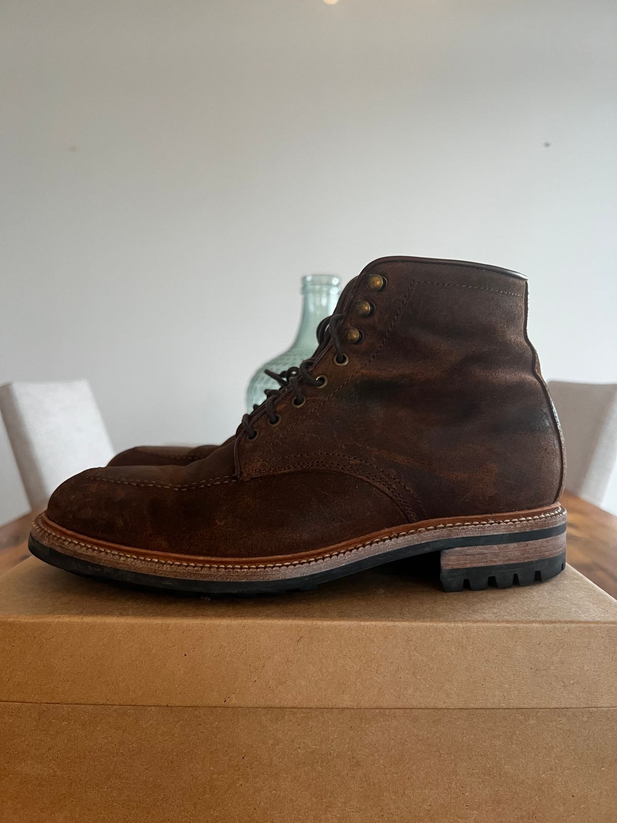 Photo by India_Actual on February 5, 2023 of the Parkhurst The Niagara in C.F. Stead Light Brown Waxy Commander Suede.