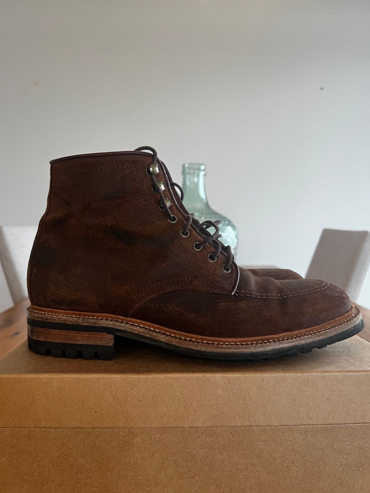 Photo by India_Actual on February 5, 2023 of the Parkhurst The Niagara in C.F. Stead Light Brown Waxy Commander Suede.