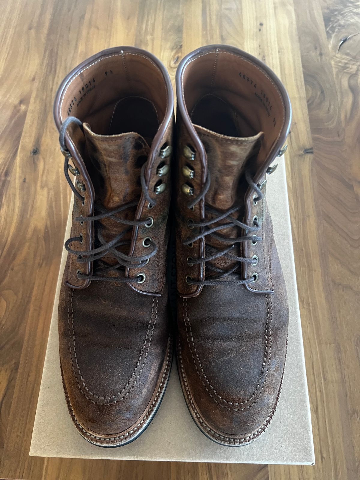 Photo by India_Actual on February 5, 2023 of the Parkhurst The Niagara in C.F. Stead Light Brown Waxy Commander Suede.